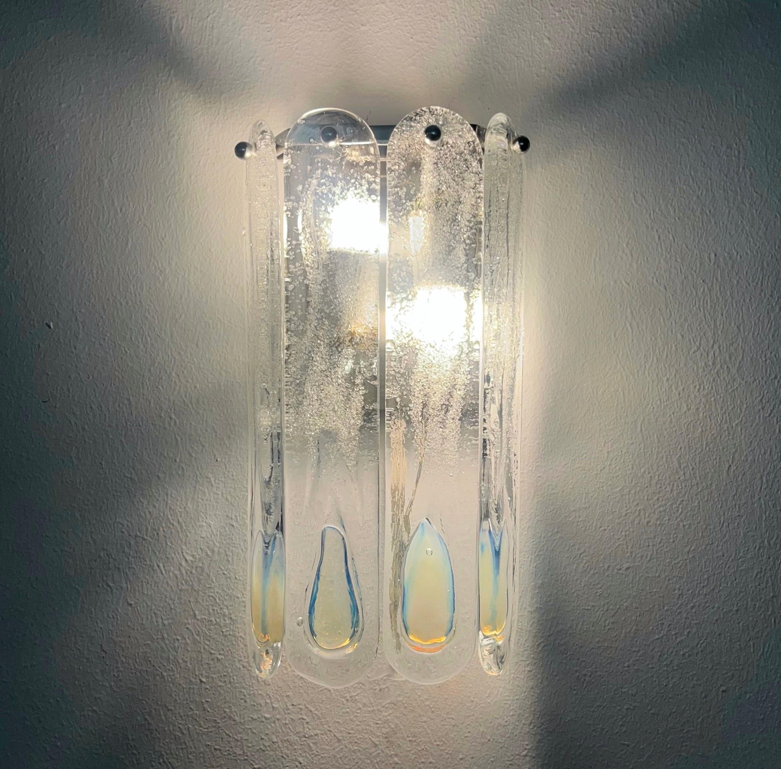 Set di tre lampade da parete in bianco iridescente di Mazzega, 1970 in vendita 5
