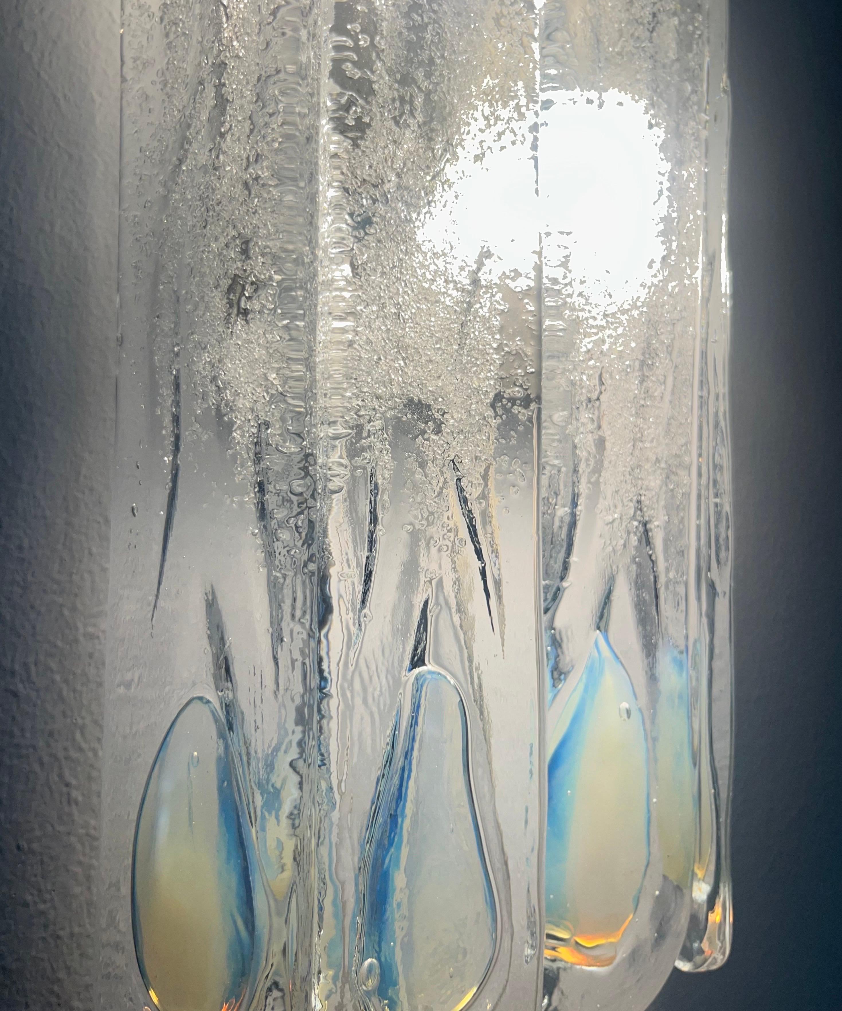 Set di tre lampade da parete in bianco iridescente di Mazzega, 1970 in vendita 8
