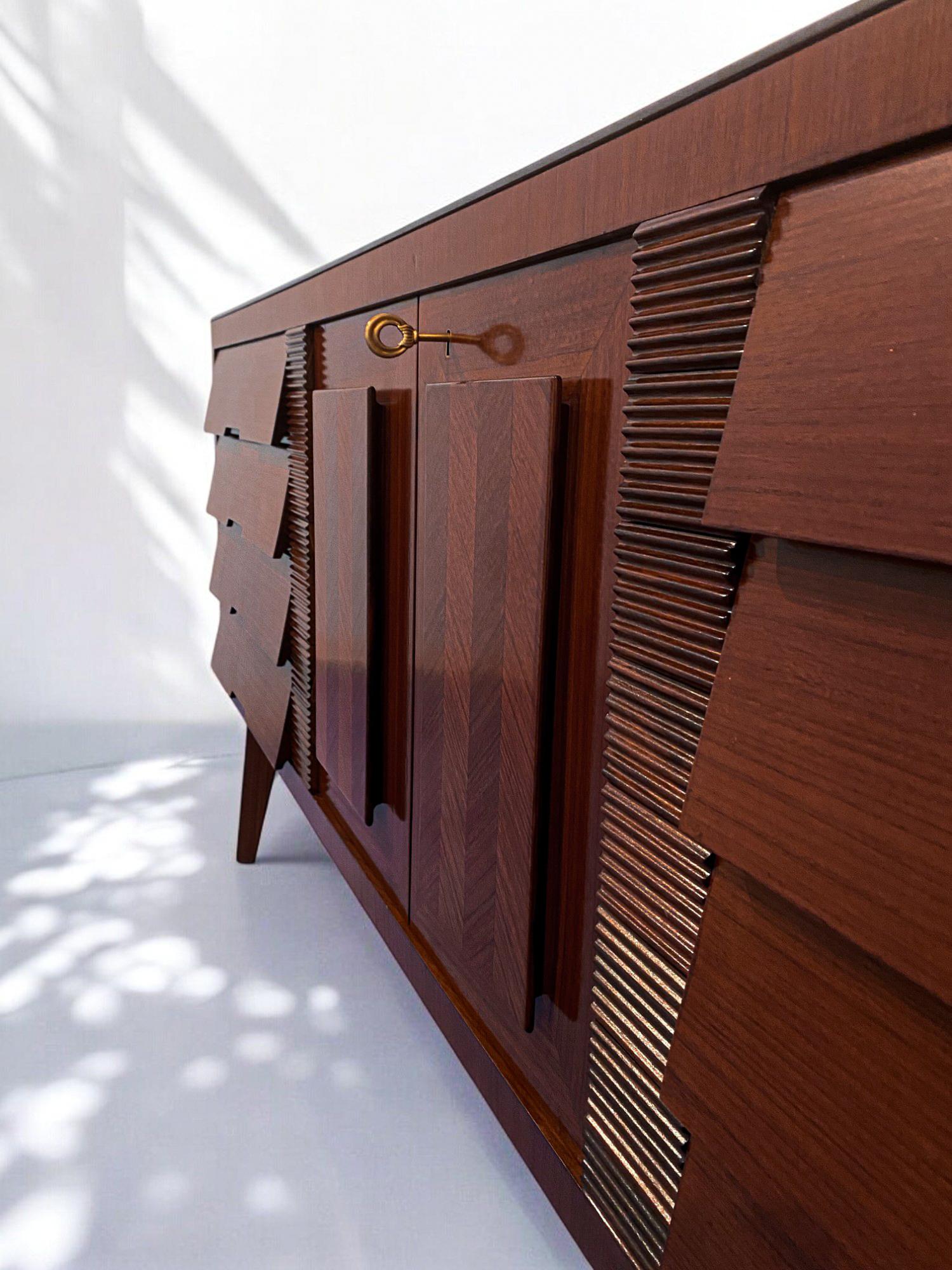 Italian Midcentury Sideboard Bar by Vittorio Dassi, 1950s For Sale 4