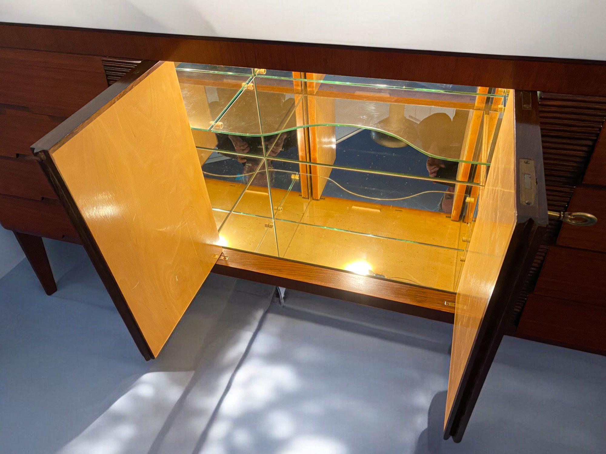 Italian Midcentury Sideboard Bar by Vittorio Dassi, 1950s For Sale 8