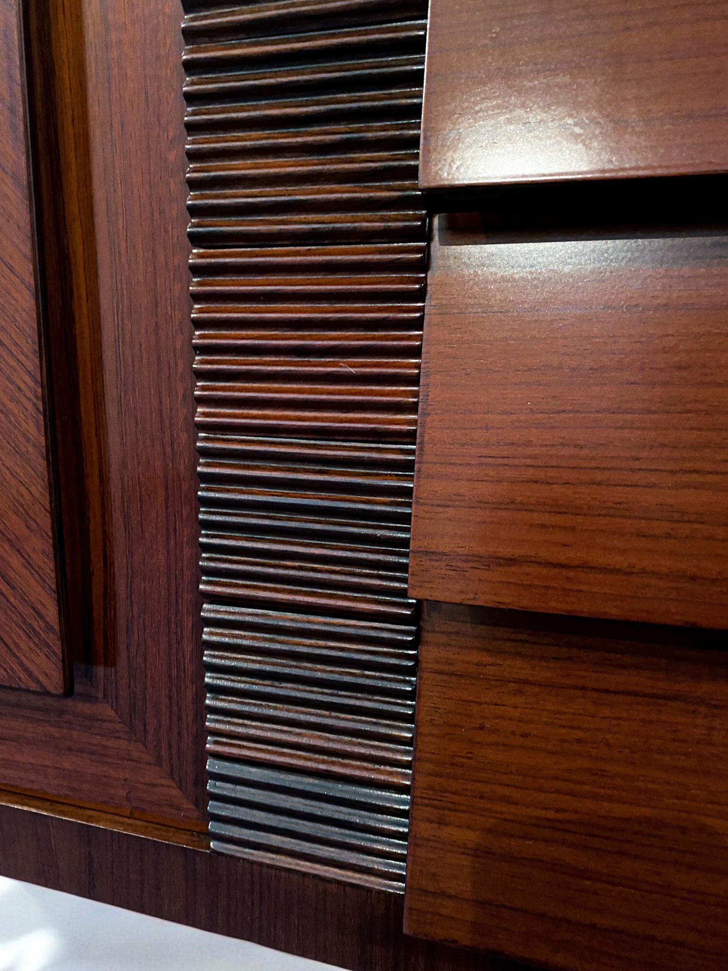 Italian Midcentury Sideboard Bar by Vittorio Dassi, 1950s For Sale 3