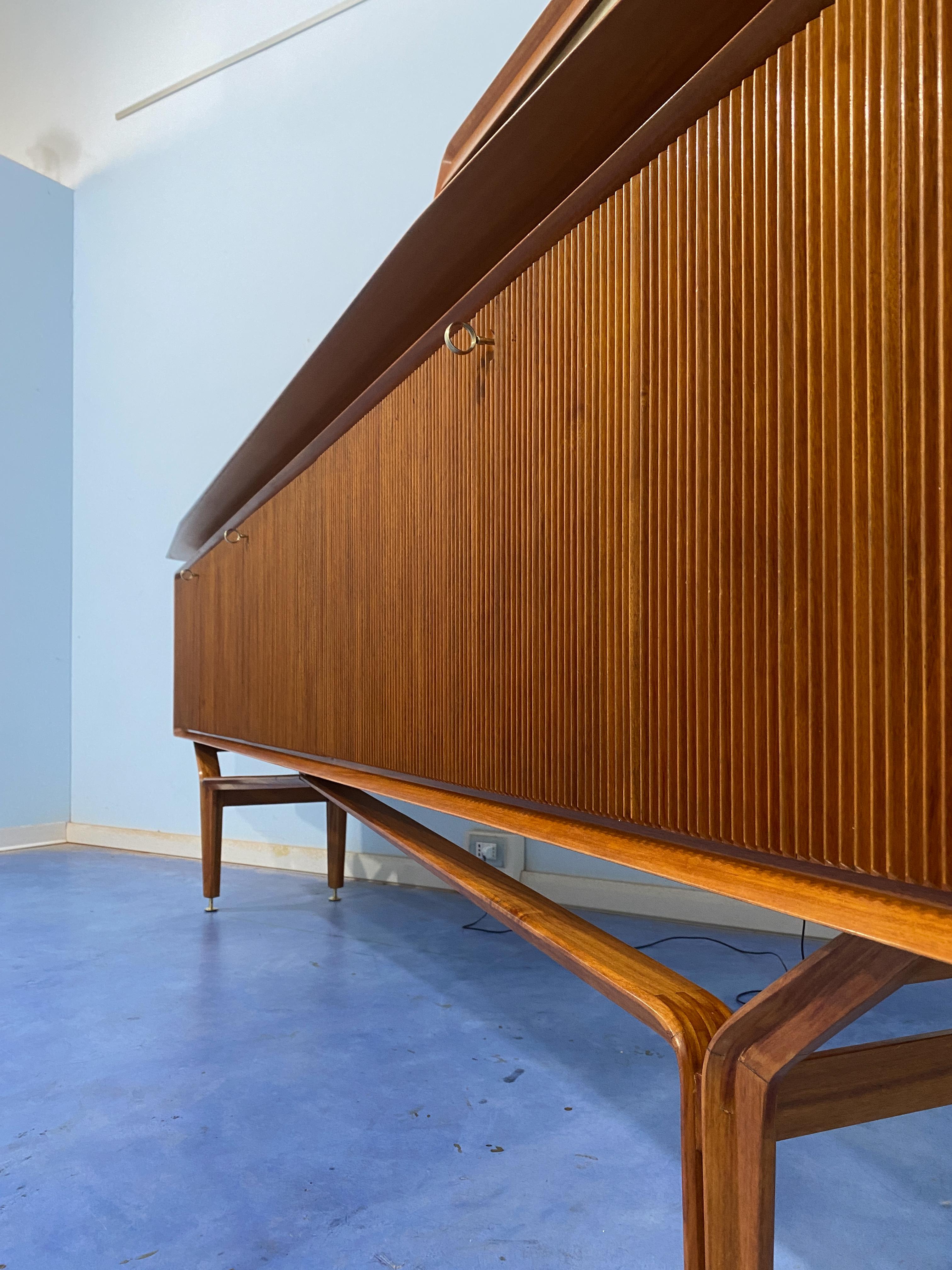 Italian Midcentury Sideboard by Consorzio Esposizione Mobili di Cantù, 1960s For Sale 3