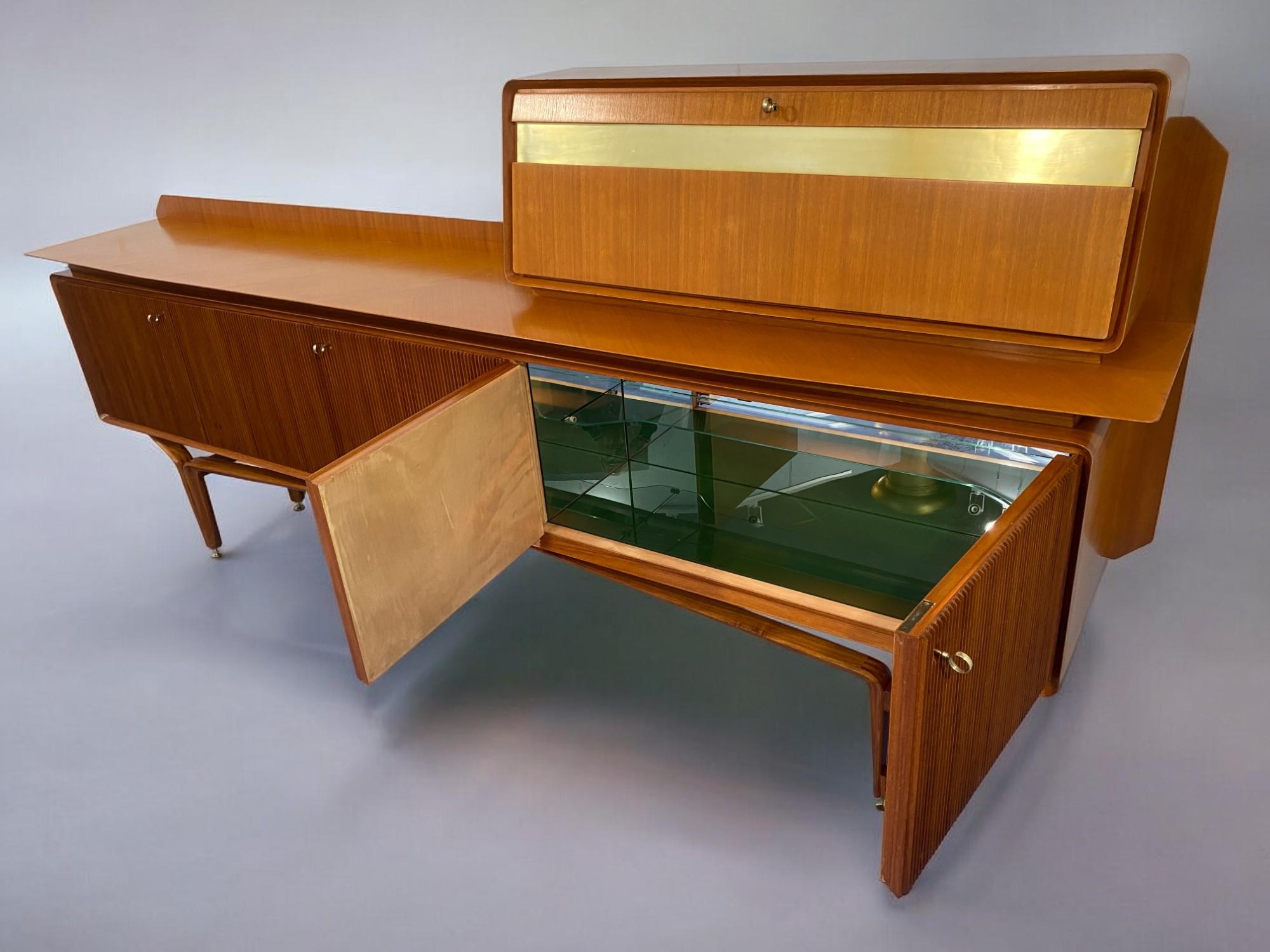 Credenza italiana del Medioevo del Consorzio Esposizione Mobili di Cantù, anni '1960 in vendita 11