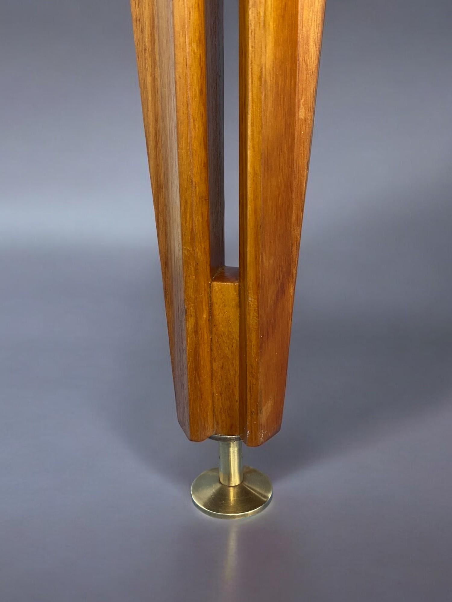 Ottone Credenza italiana del Medioevo del Consorzio Esposizione Mobili di Cantù, anni '1960 in vendita