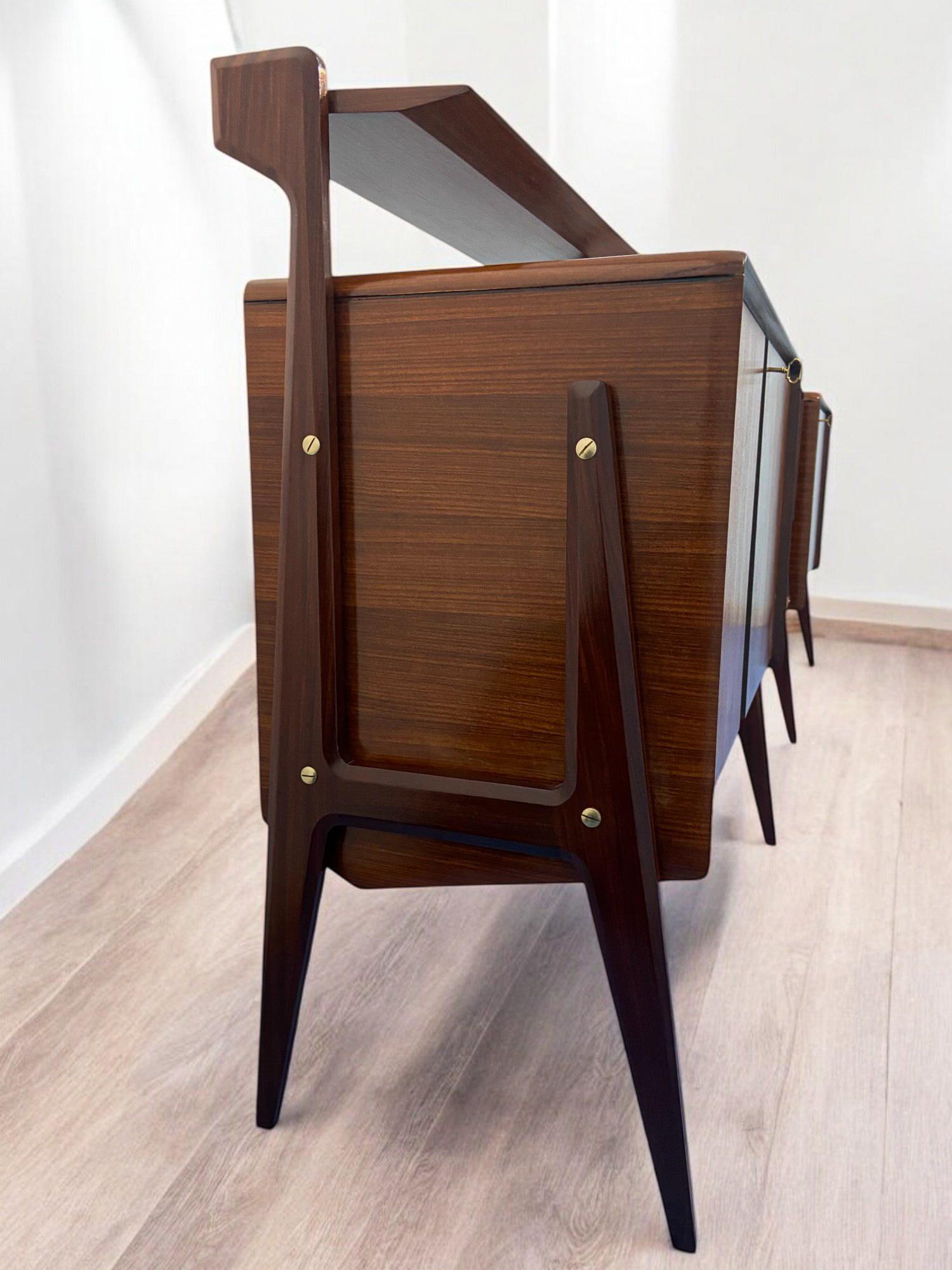 Italian Midcentury Sideboard Attributed to Ico Parisi For La Permanente Cantu In Good Condition For Sale In Traversetolo, IT