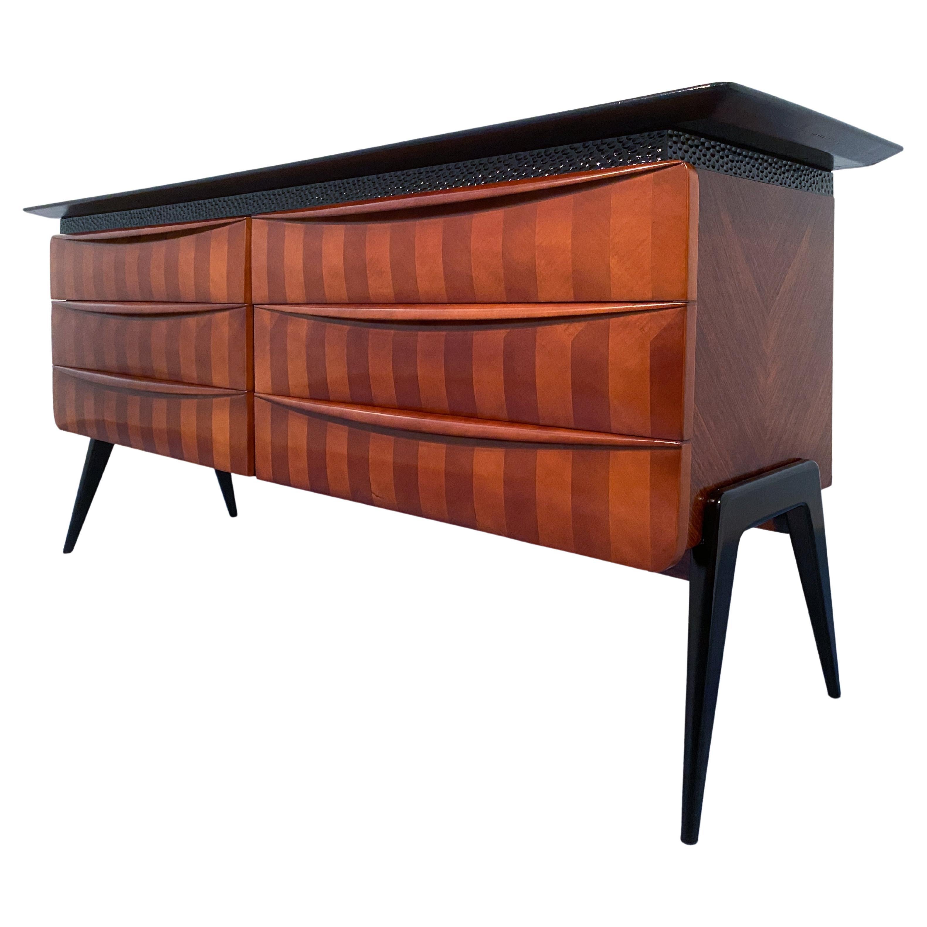 This exquisite Italian sideboard or chest of drawers crafted by Permanente Mobili of Cantù in the late 1950s is a stunning example of mid-century modern design. The beautiful woodwork on the front of the six drawers creates a striking contrast