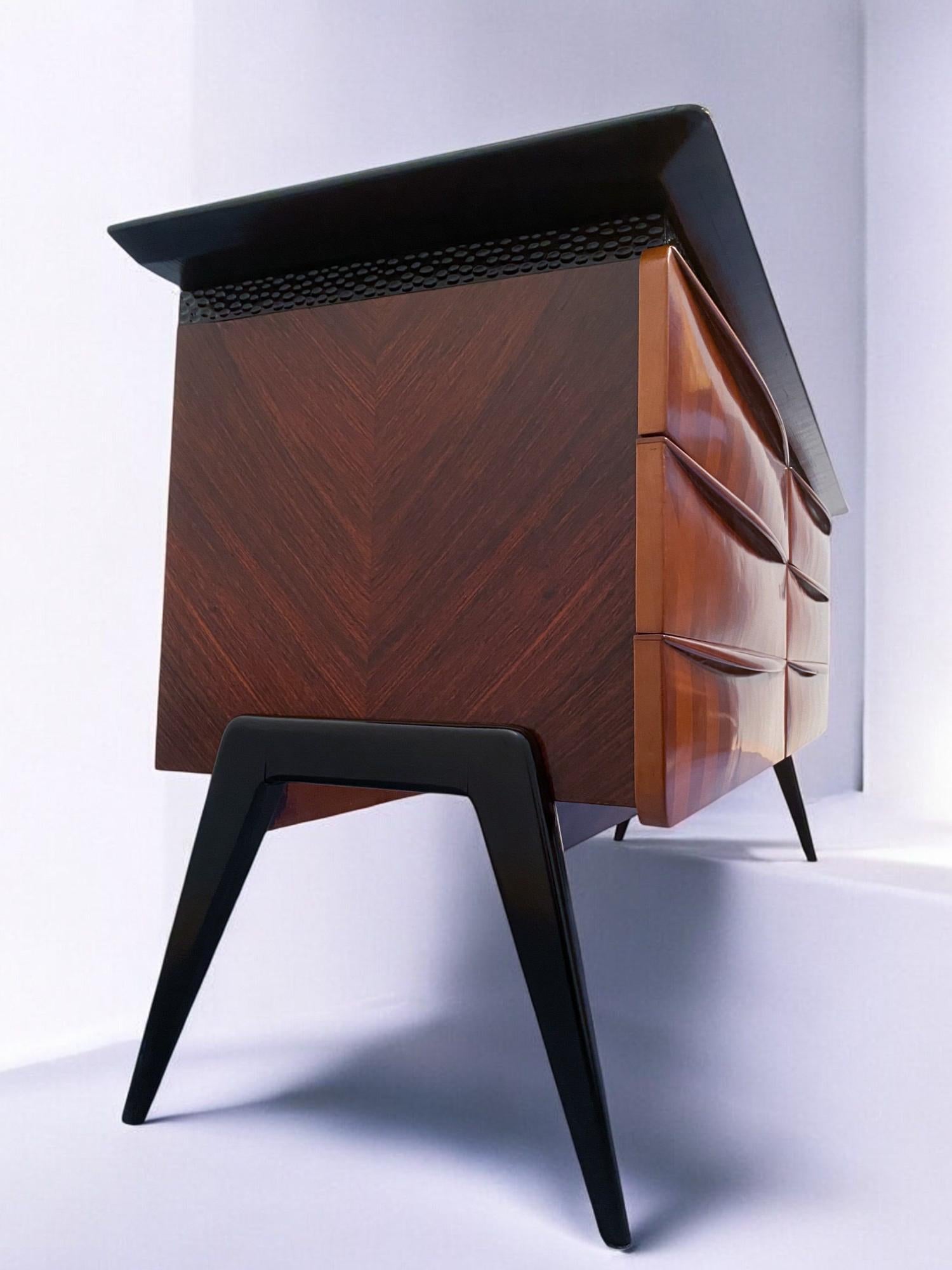 Metà XX secolo Credenza italiana del Medioevo di La Permanente Mobili di Cantù, 1950 in vendita
