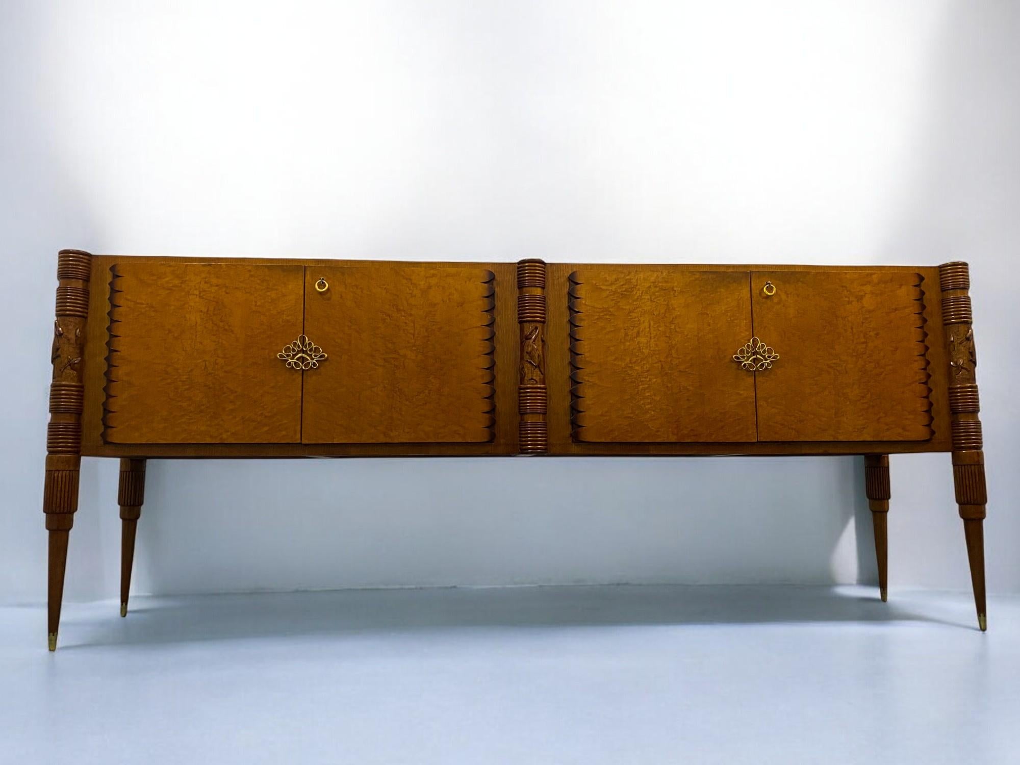 Intagliato Credenza italiana del Midcentury disegnata da Pierluigi Colli negli anni '50 in vendita