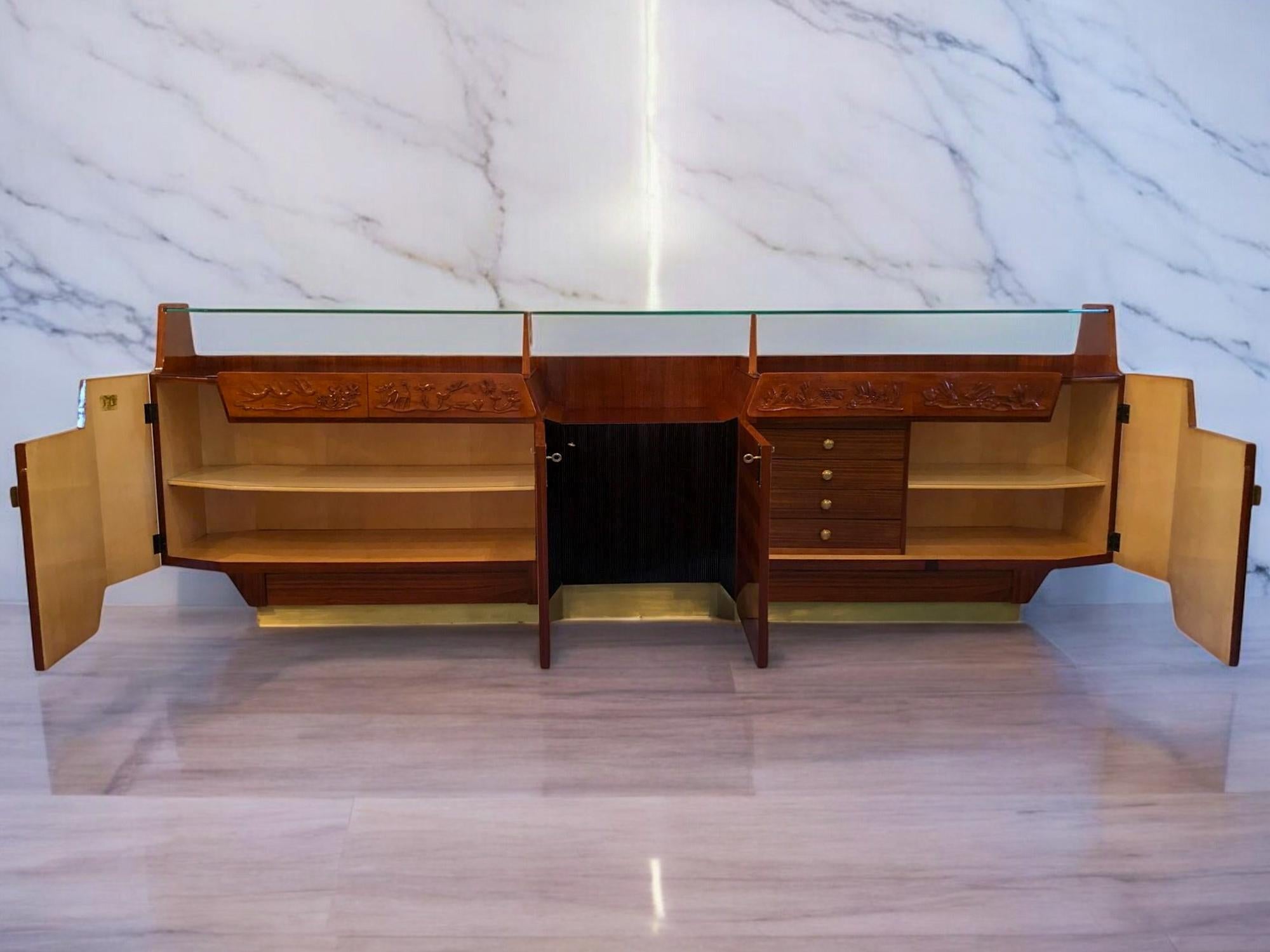 Italian Midcentury Sideboard  designed by Vittorio Dassi For Sale 3