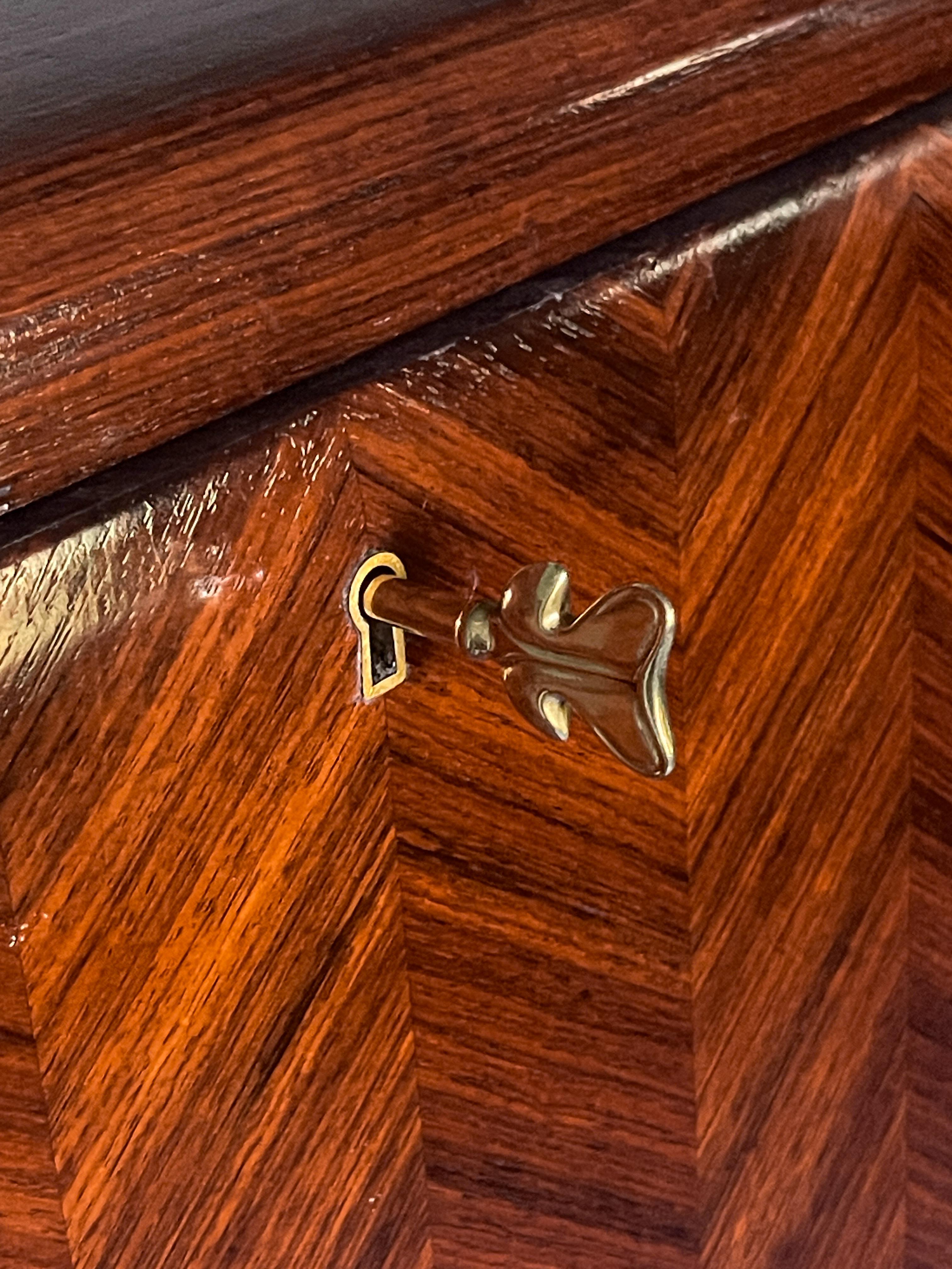 Italian Midcentury Sideboard or Cabinet Bar designed by Vittorio Dassi, 1950s For Sale 9