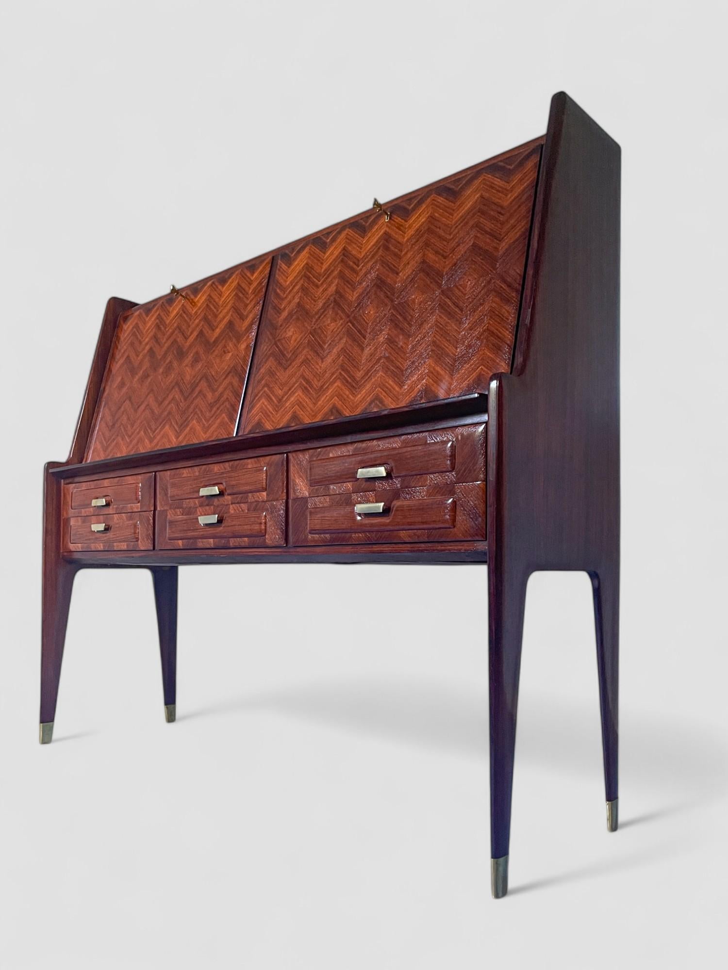 Mid-Century Modern Italian Midcentury Sideboard or Cabinet Bar designed by Vittorio Dassi, 1950s For Sale