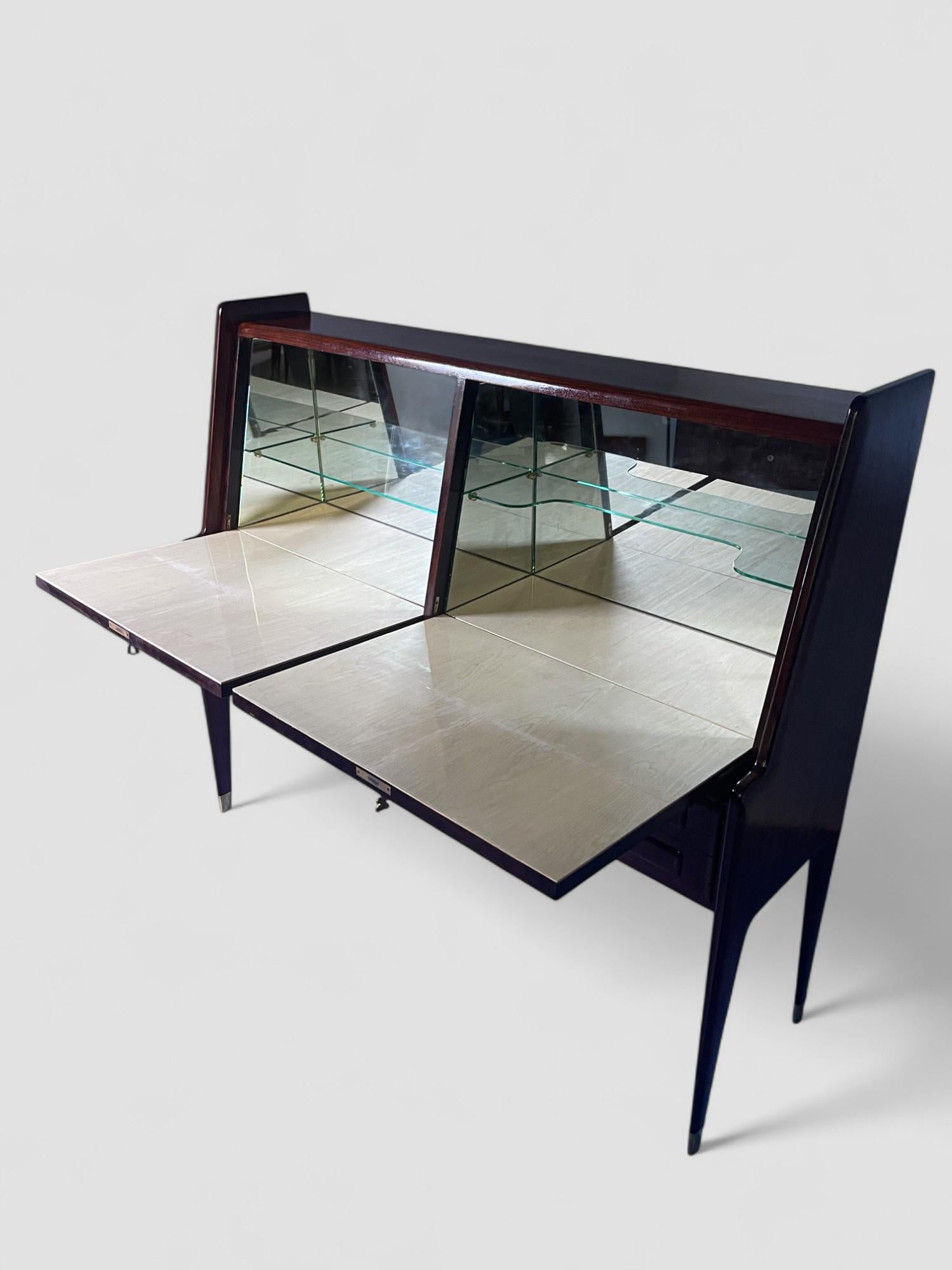 Italian Midcentury Sideboard or Cabinet Bar designed by Vittorio Dassi, 1950s In Good Condition For Sale In Traversetolo, IT