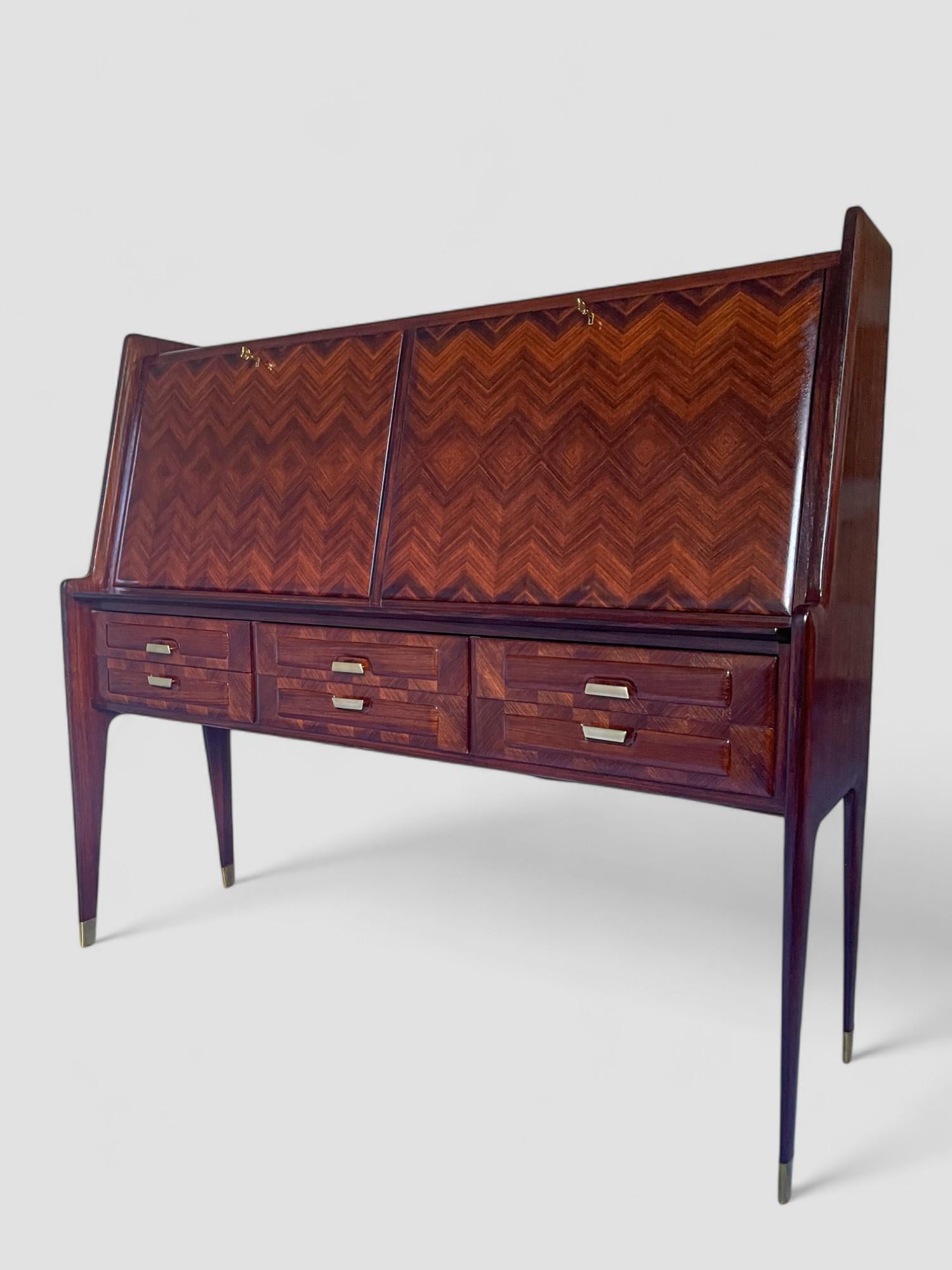 Brass Italian Midcentury Sideboard or Cabinet Bar designed by Vittorio Dassi, 1950s For Sale