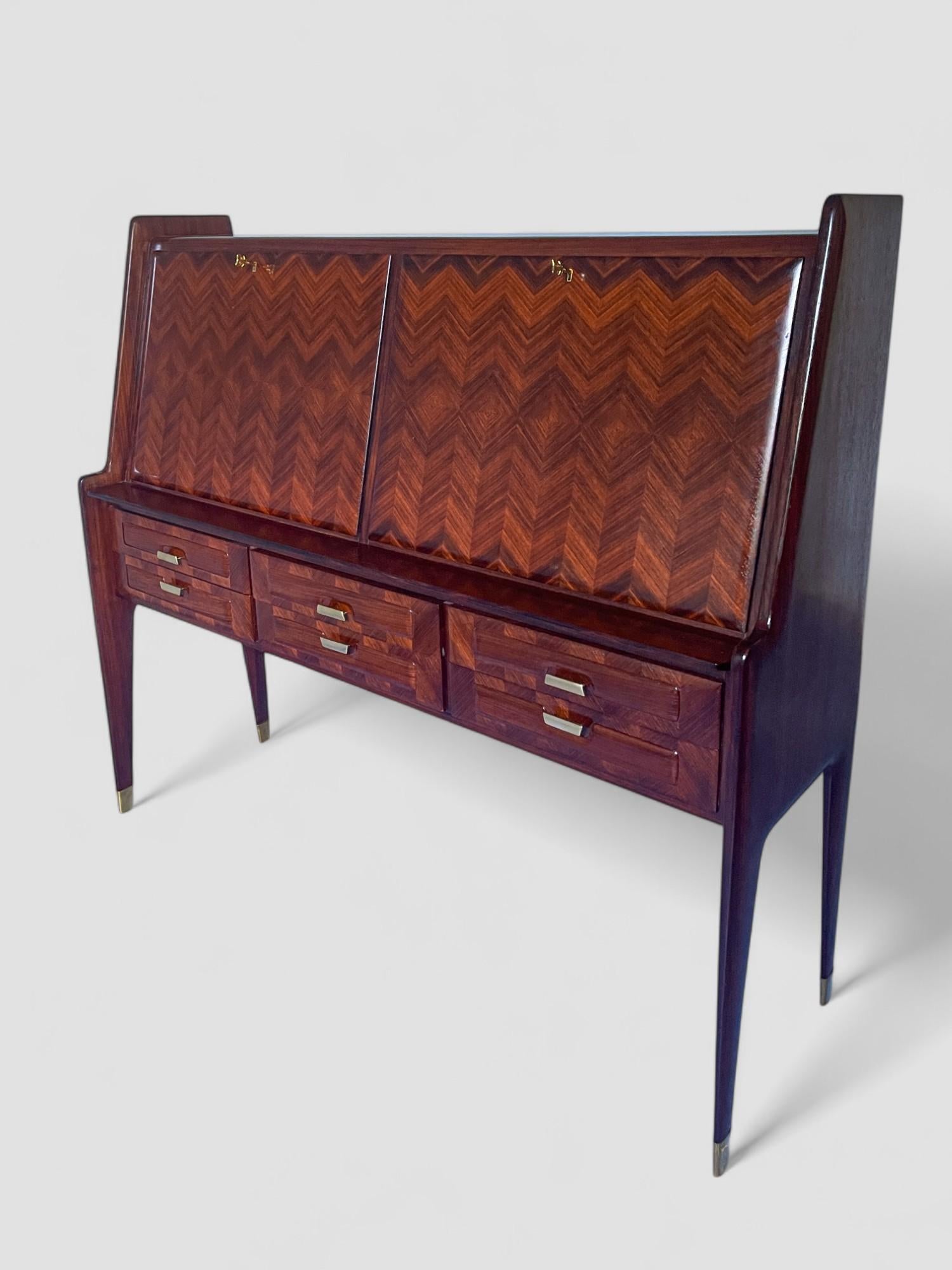 Italian Midcentury Sideboard or Cabinet Bar designed by Vittorio Dassi, 1950s For Sale 1