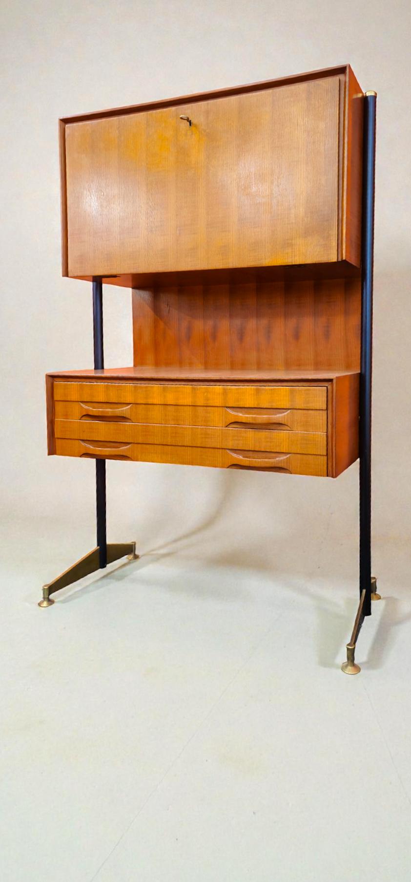 Credenza o mobile bar del Medioevo italiano in stile Ignazio Gardella, 1958 In condizioni buone in vendita a Traversetolo, IT