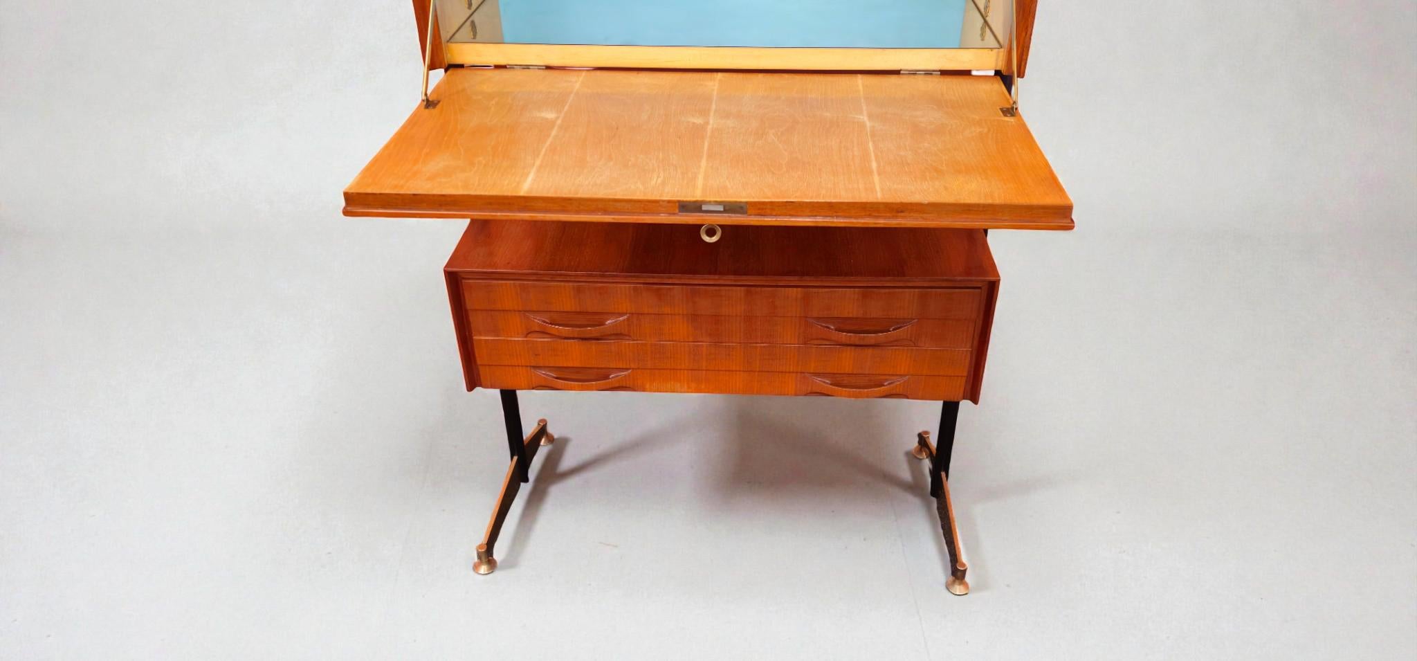 Ottone Credenza o mobile bar del Medioevo italiano in stile Ignazio Gardella, 1958 in vendita