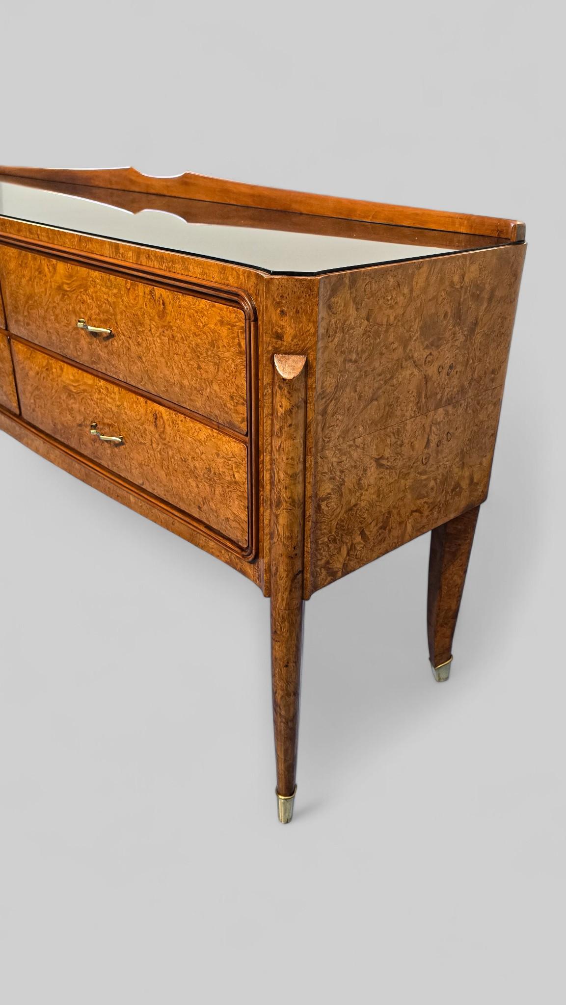 Buffet ou commode italienne du milieu du siècle attribué à Paolo Buffa. en vente 5