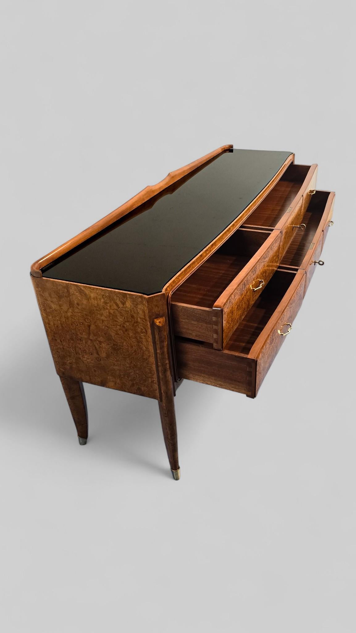 Buffet ou commode italienne du milieu du siècle attribué à Paolo Buffa. en vente 7