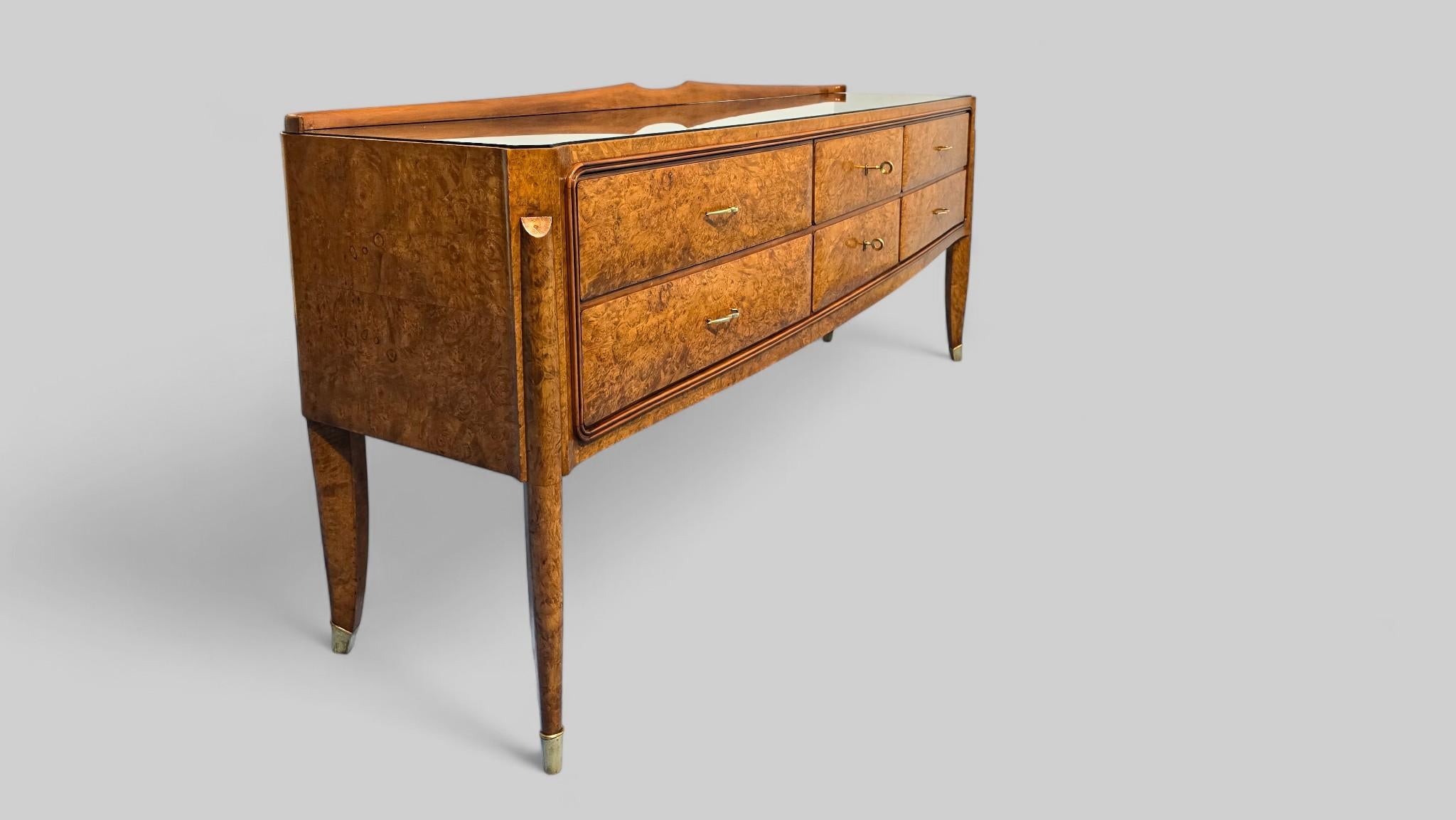 Buffet ou commode italienne du milieu du siècle attribué à Paolo Buffa. en vente 9