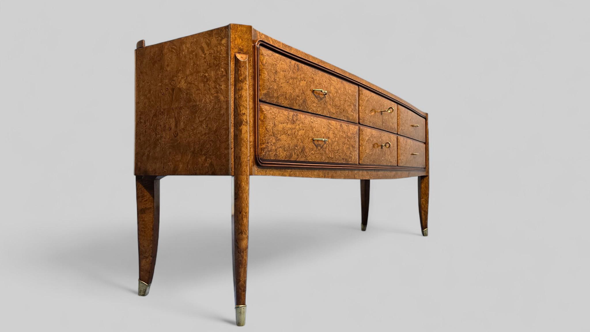 Buffet ou commode italienne du milieu du siècle attribué à Paolo Buffa. en vente 11