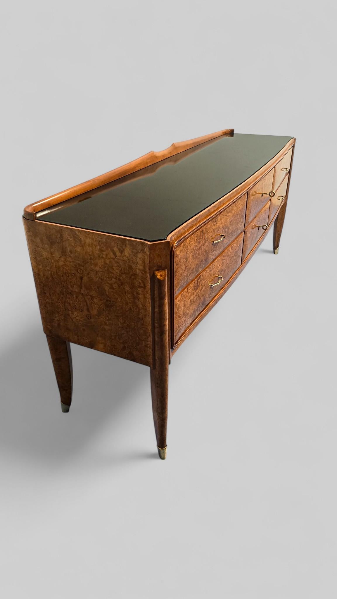 Buffet ou commode italienne du milieu du siècle attribué à Paolo Buffa. en vente 12