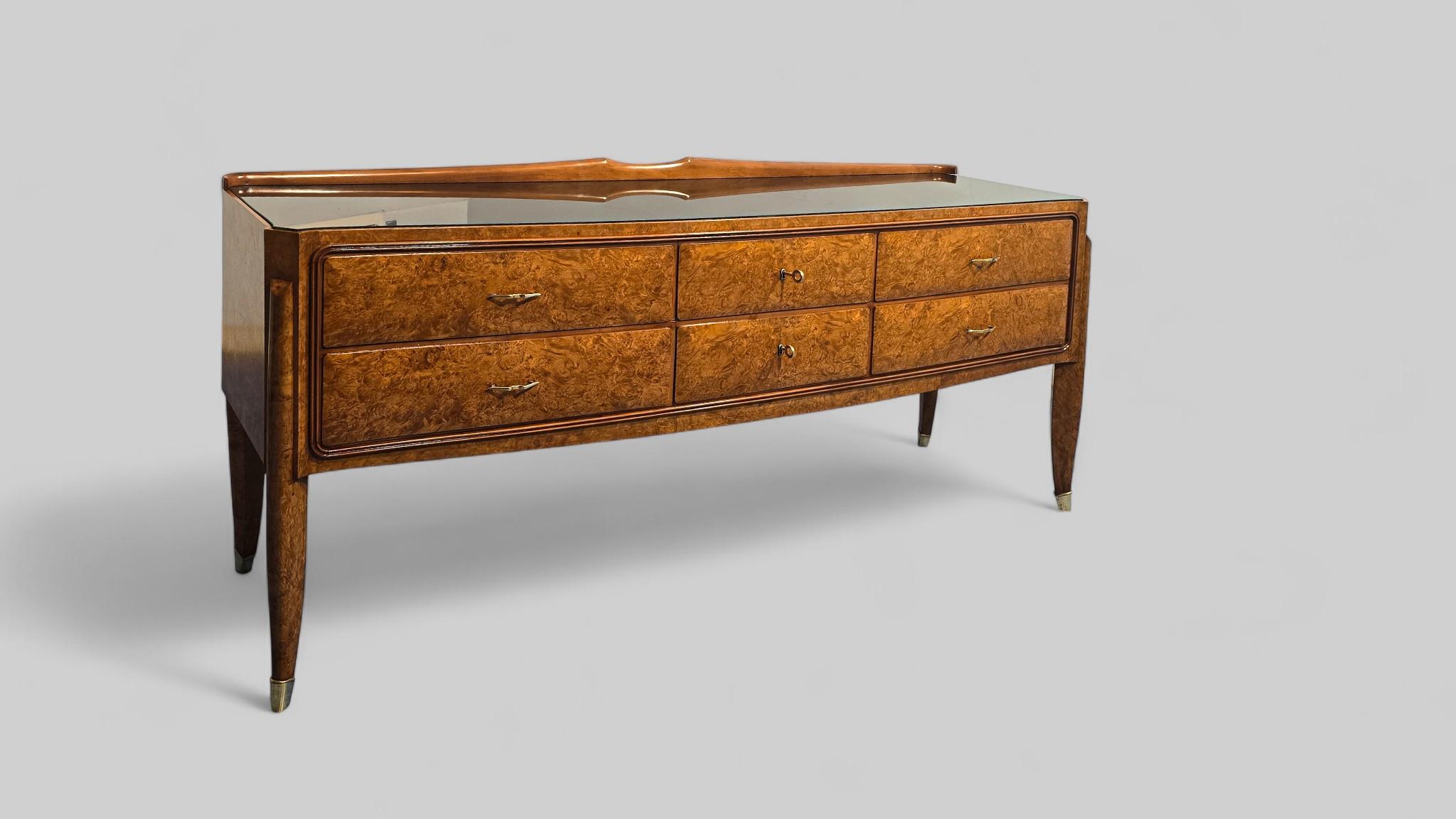 Buffet ou commode italienne du milieu du siècle attribué à Paolo Buffa. en vente 13
