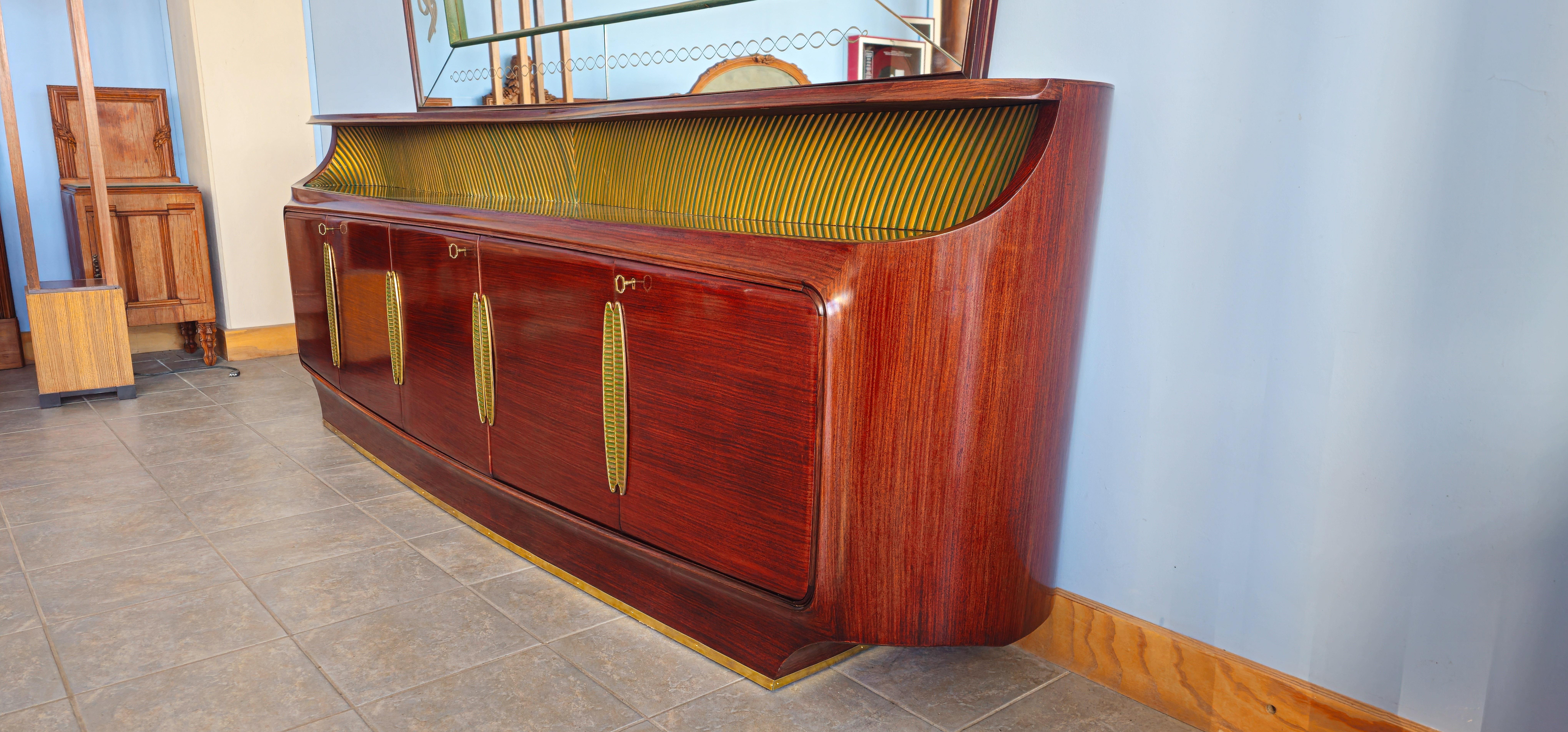 Italiano Credenza italiana del Medioevo con specchio, design di Vittorio Dassi, anni '50 in vendita