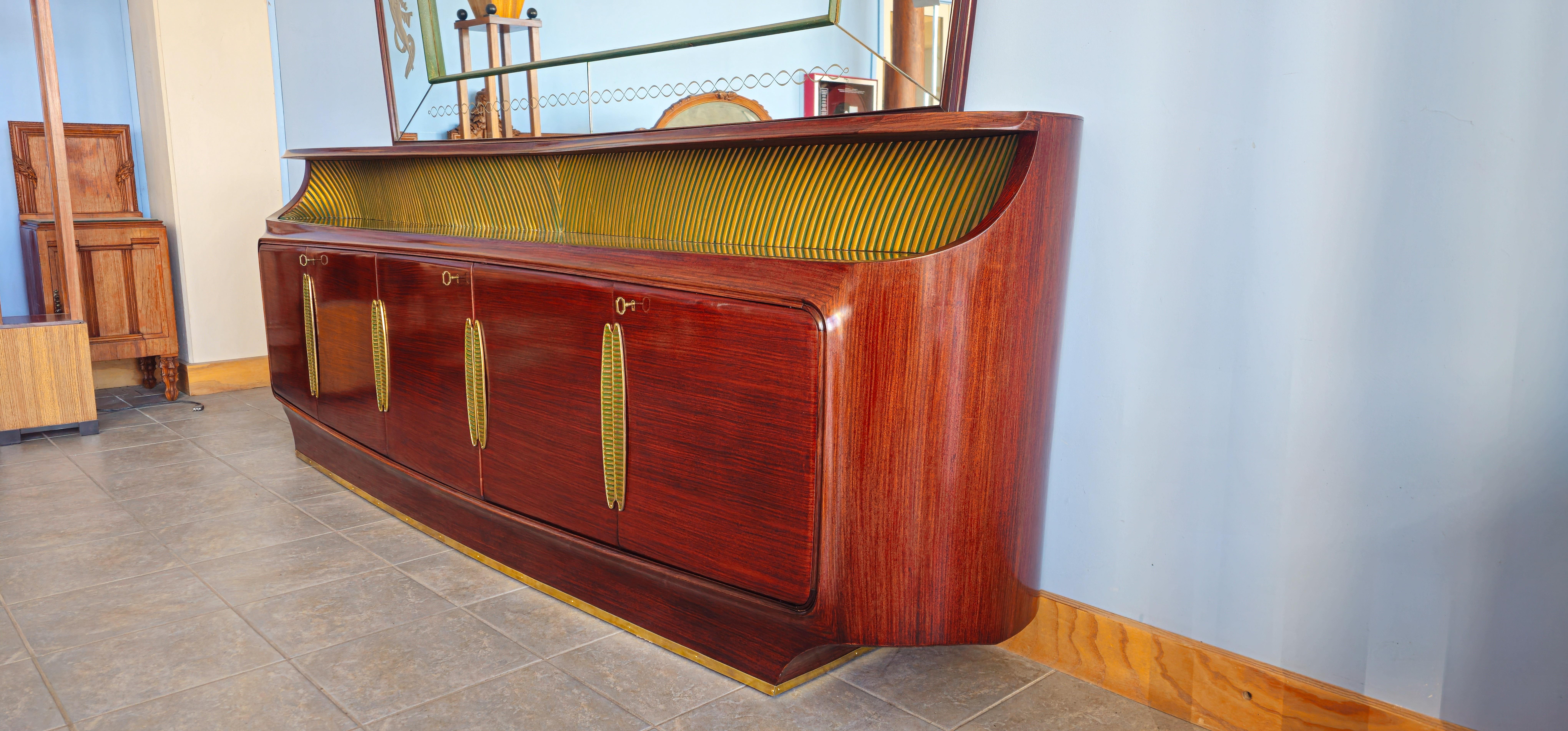 Ottone Credenza italiana del Medioevo con specchio, design di Vittorio Dassi, anni '50 in vendita