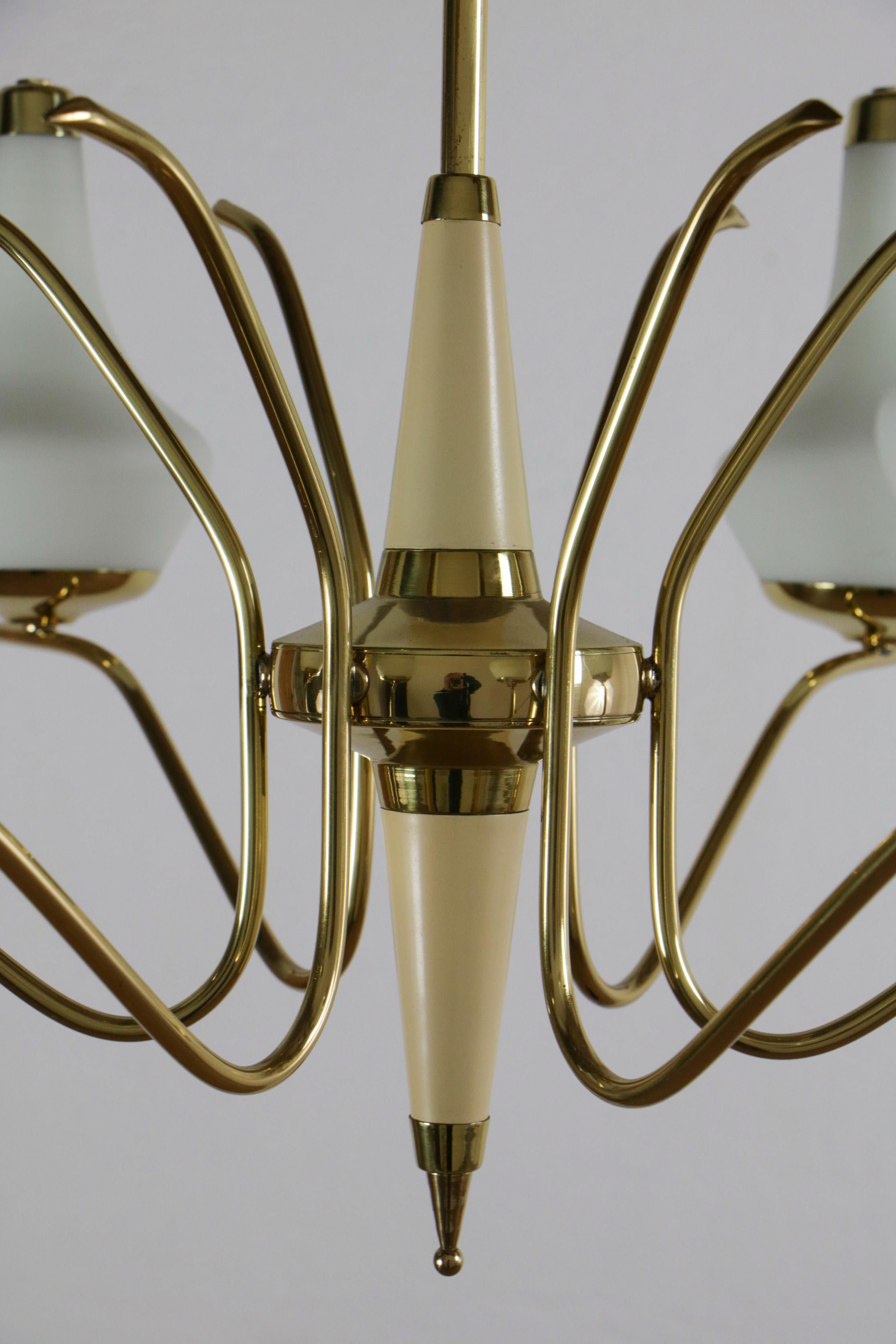 Italian Midcentury Six Lights Gold and Ivory Chandelier Attributed to Stilnovo For Sale 5