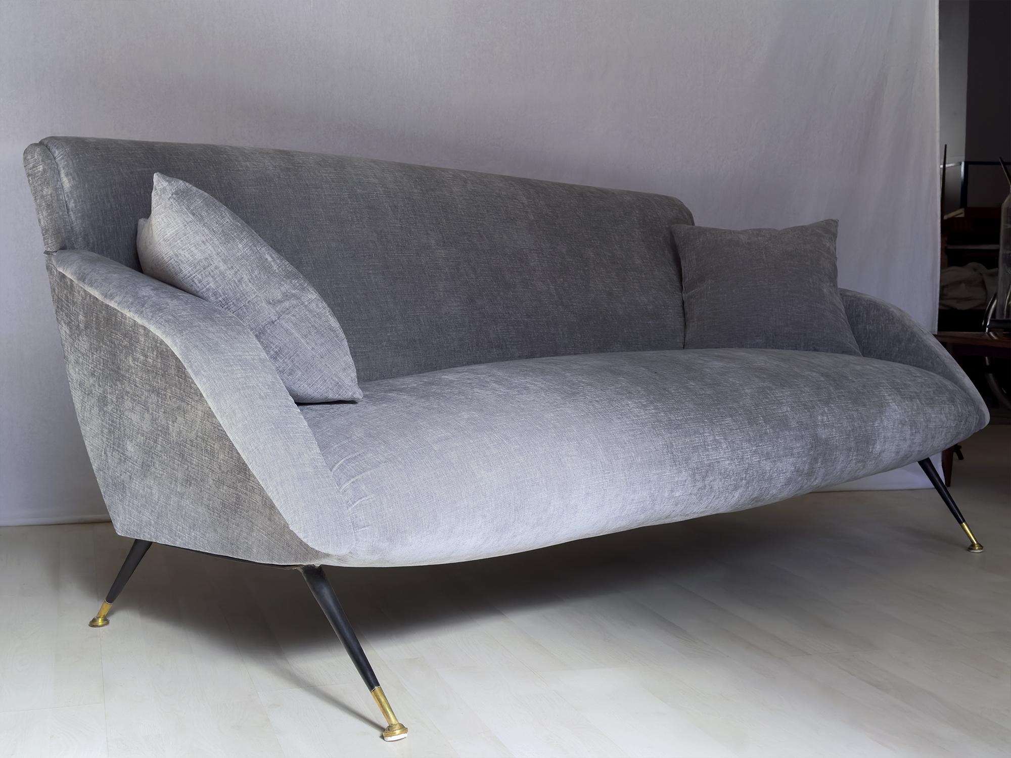 Mid-Century Modern Italian Midcentury Sofa 3-Seat in Grey-Blue Velvet, 1950s For Sale