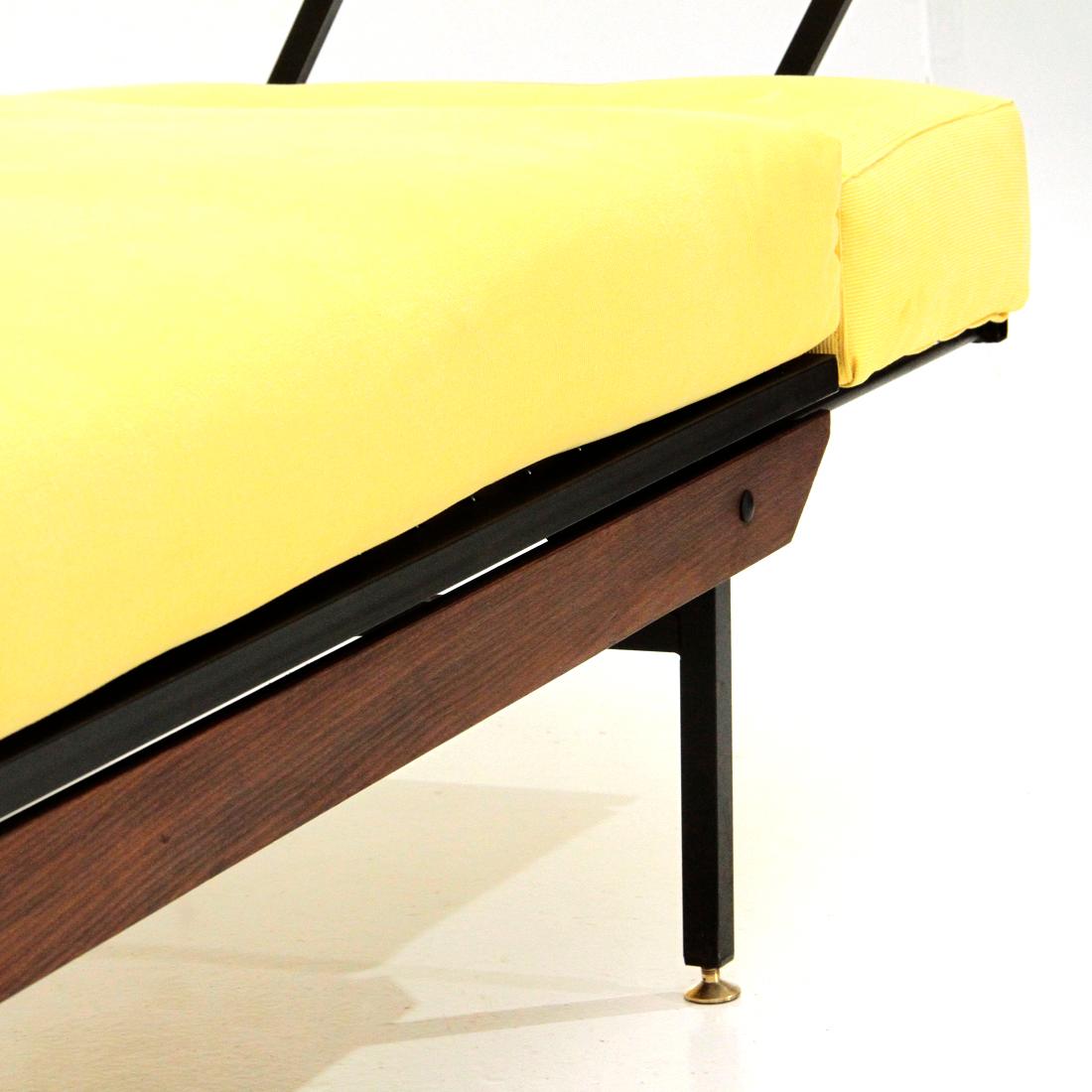 Italian Midcentury Sofa Bed in Yellow Fabric, 1950s For Sale 1