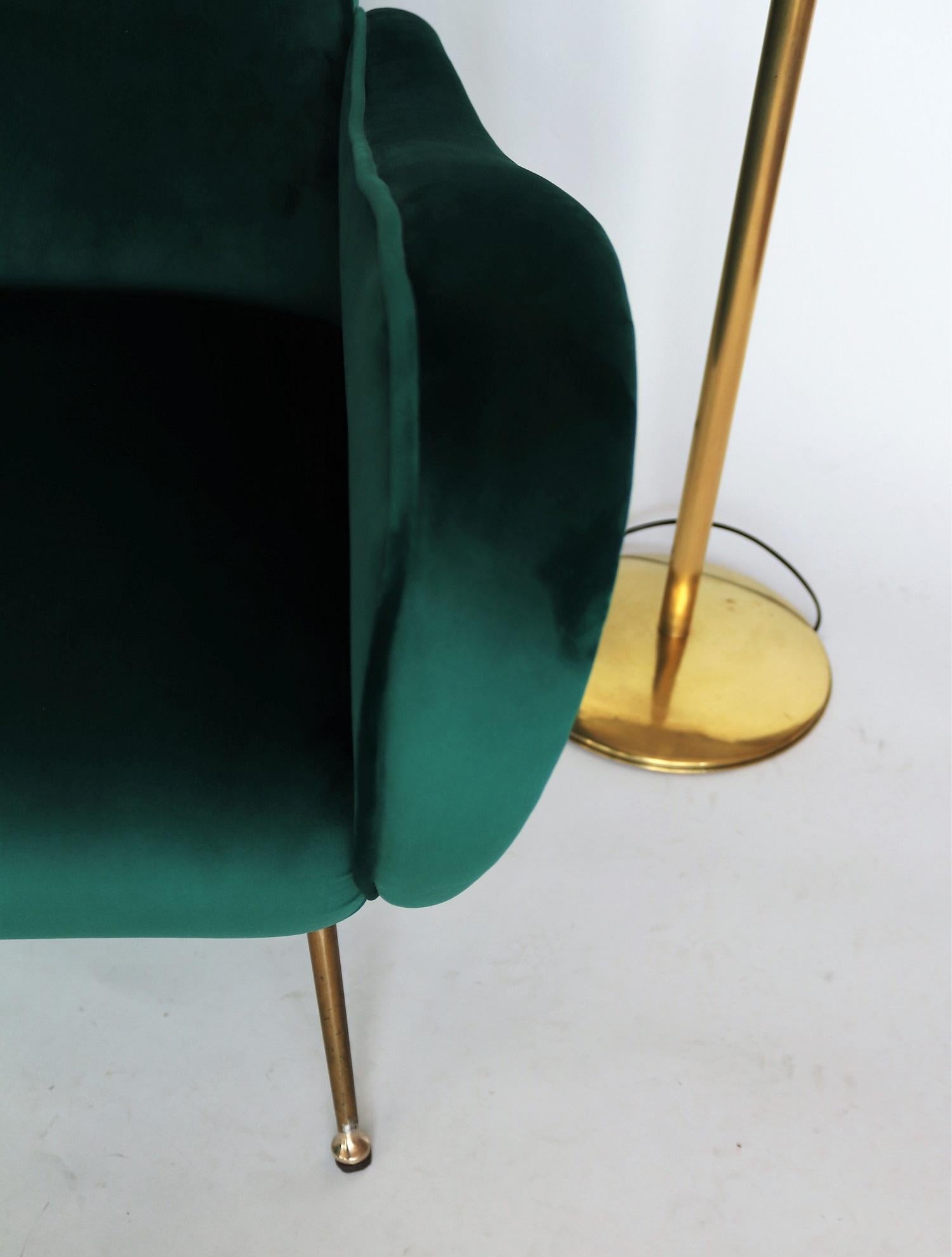 Italian Midcentury Sofa in New Green Velvet and Brass Tipps, 1950s For Sale 12