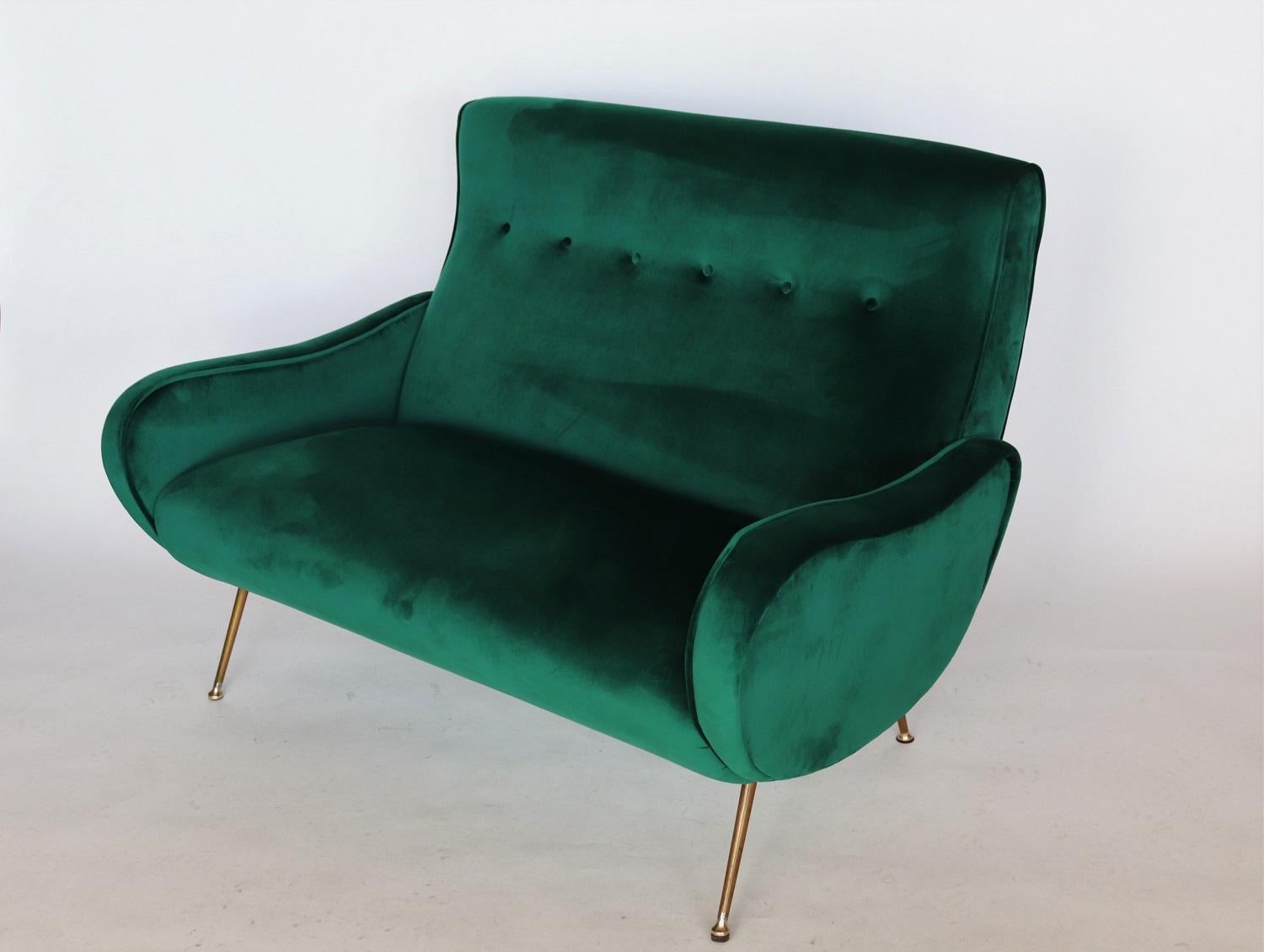 Italian Midcentury Sofa in New Green Velvet and Brass Tipps, 1950s For Sale 1