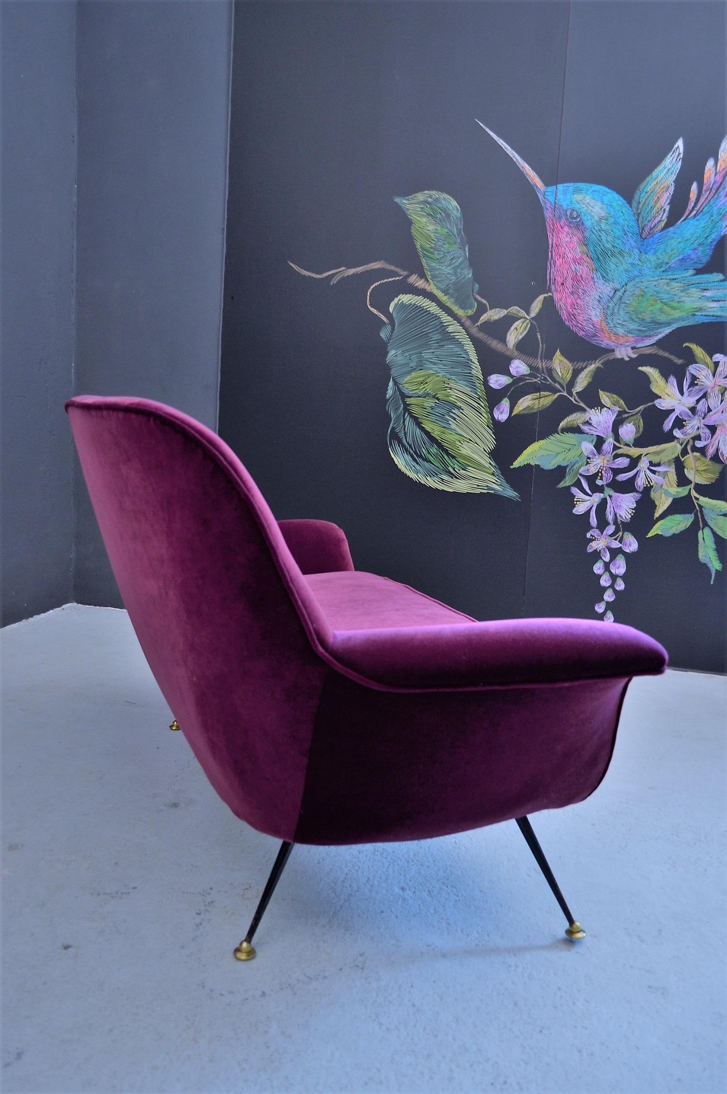 Italian Midcentury Sofa or Loveseat Reupholstered with Purple Velvet, 1950s In Excellent Condition In Morazzone, Varese