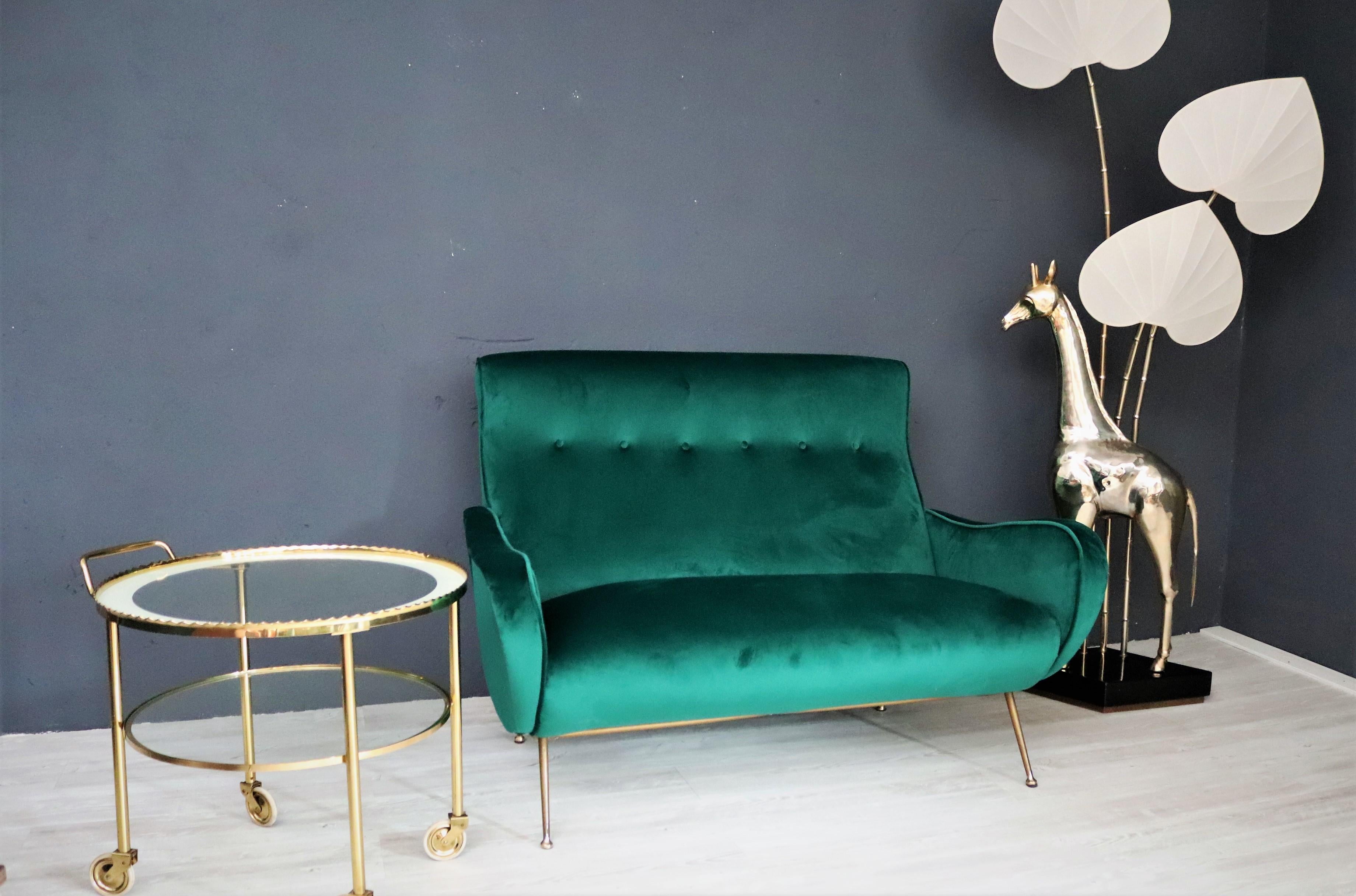 Italian Midcentury Sofa or Settee in New Green Velvet and Brass Tipps, 1950s For Sale 8