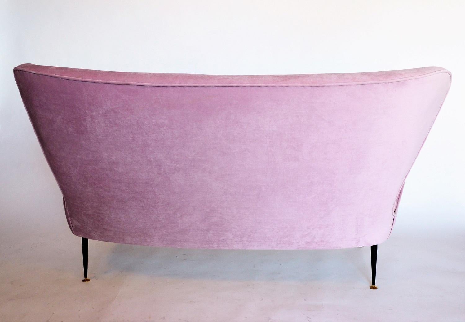 Italian Midcentury Sofa or Settee with Brass and Lilac Pink Velvet, 1950s 7