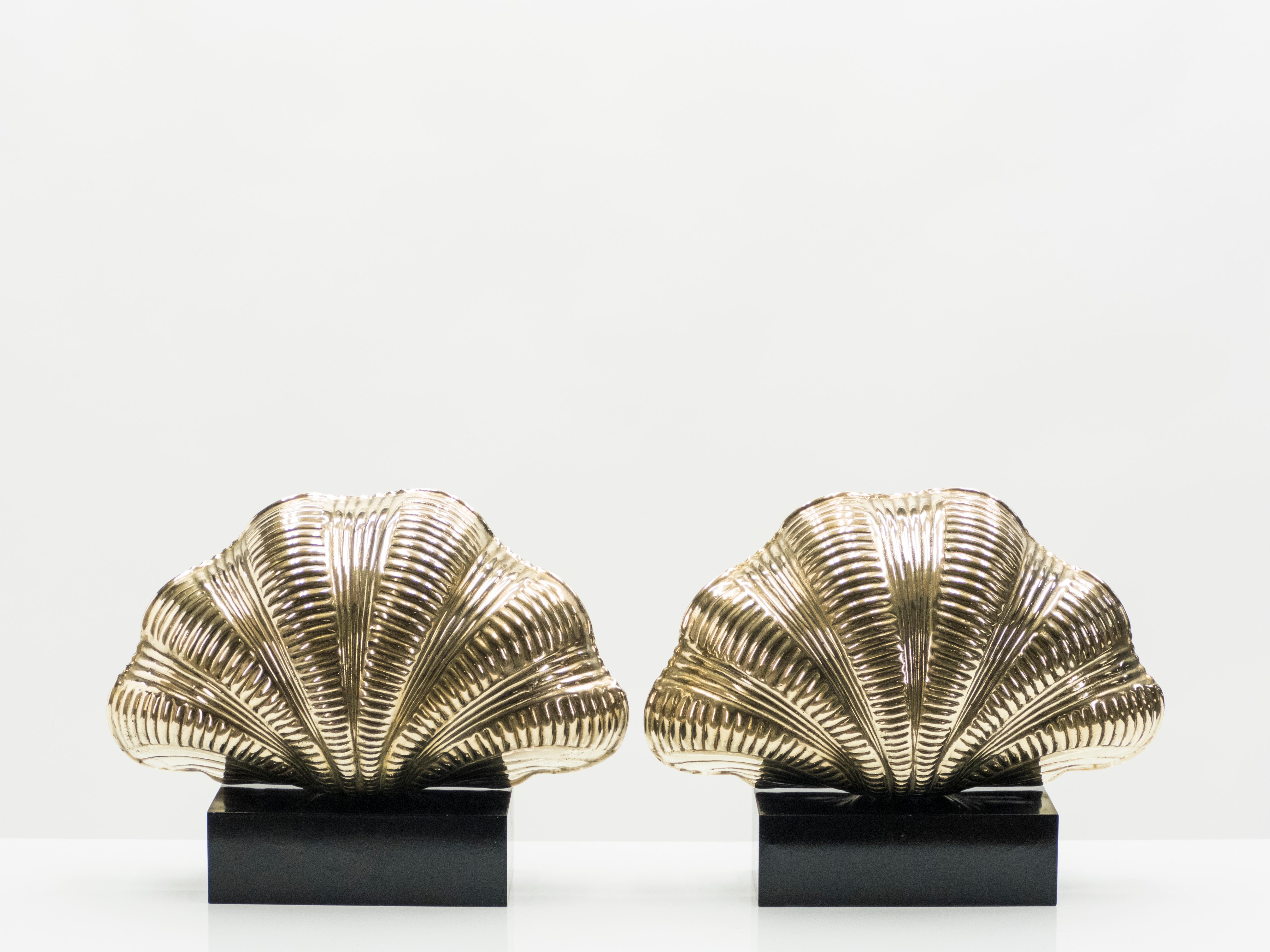 The excellence of Italian craftsmanship. A pair of artfully designed solid brass engraved wall lights from the midcentury, still in outstanding condition. Solid cast brass scallop motif forms are delicately engraved giving them a natural form.
