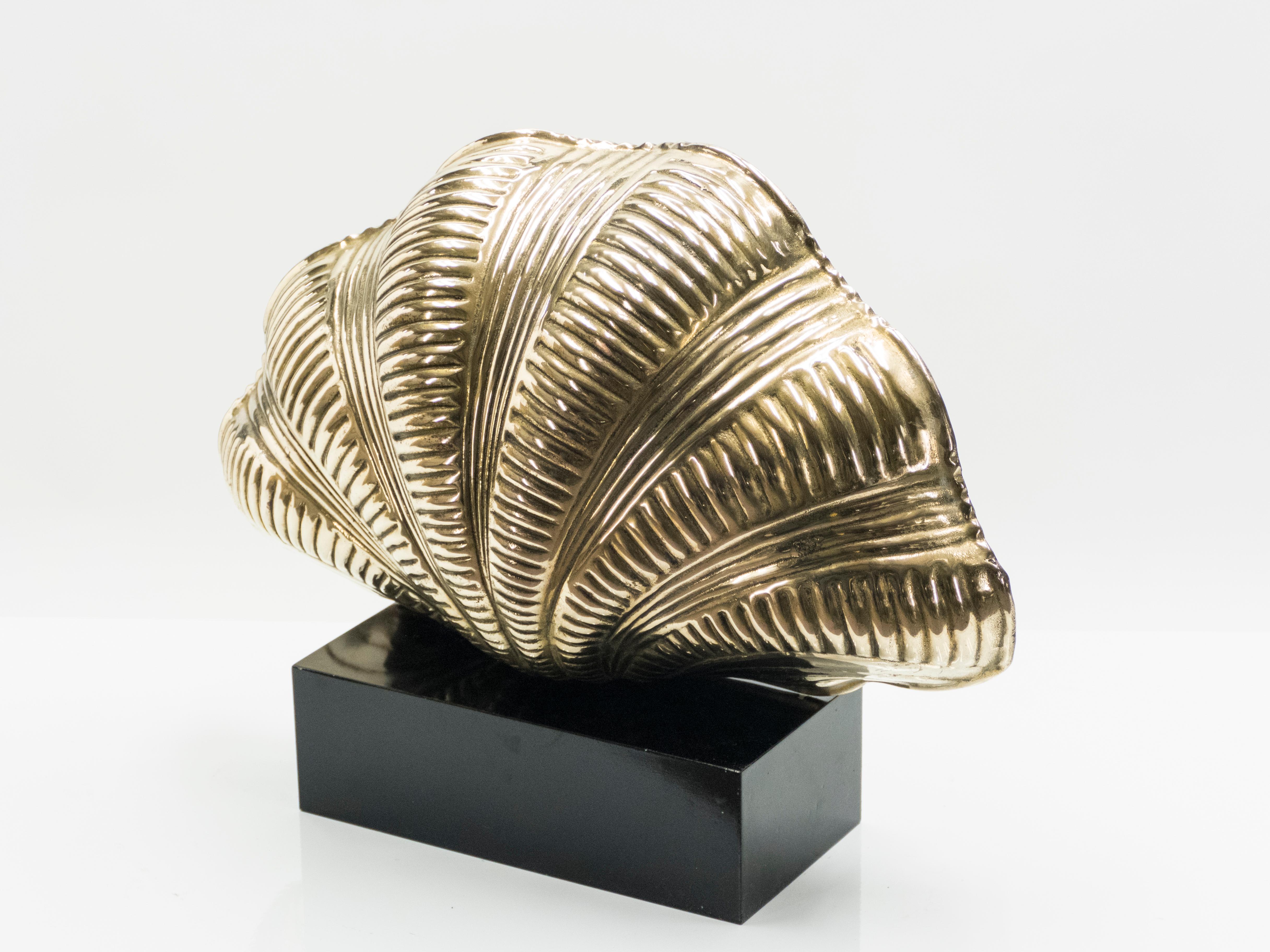 Ottone Lampade da tavolo a conchiglia in ottone massiccio del Midcentury italiano 1960 in vendita