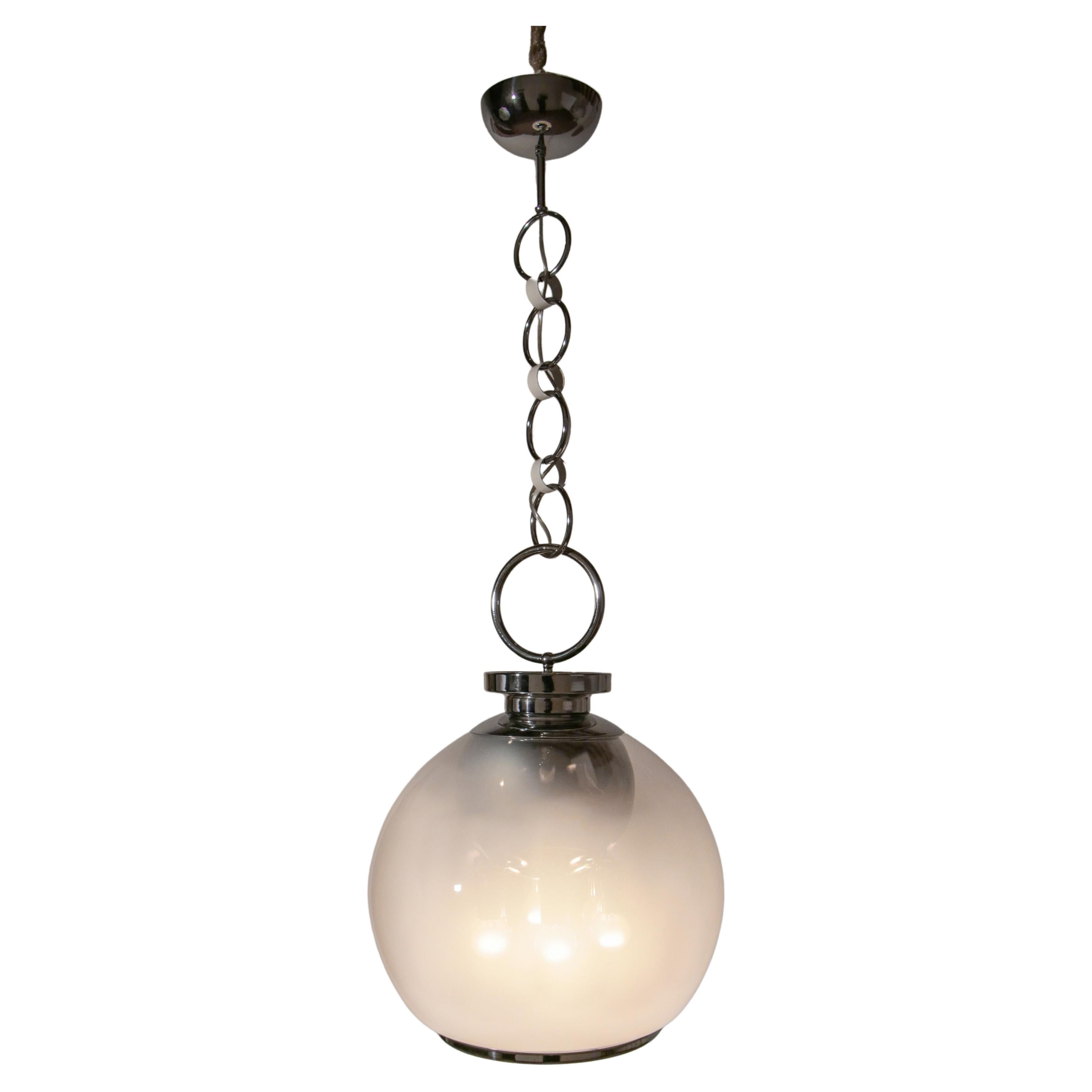 Lampe à suspension italienne de l'ère spatiale du milieu du siècle dernier, conçue par Carlo Nason pour Mazzega