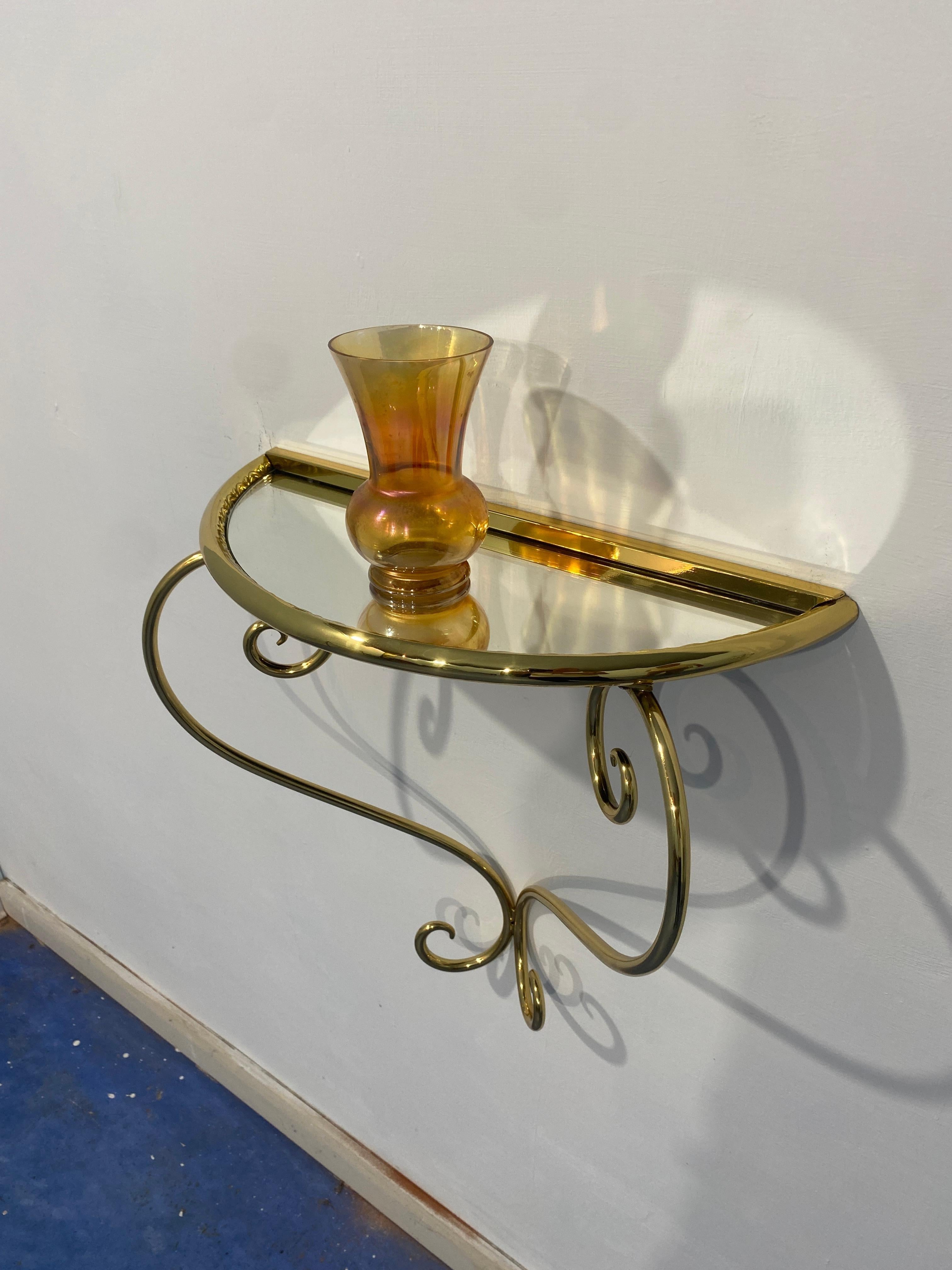 Metà XX secolo Console in ottone sospesa, comodini, set di due, anni '50 in vendita