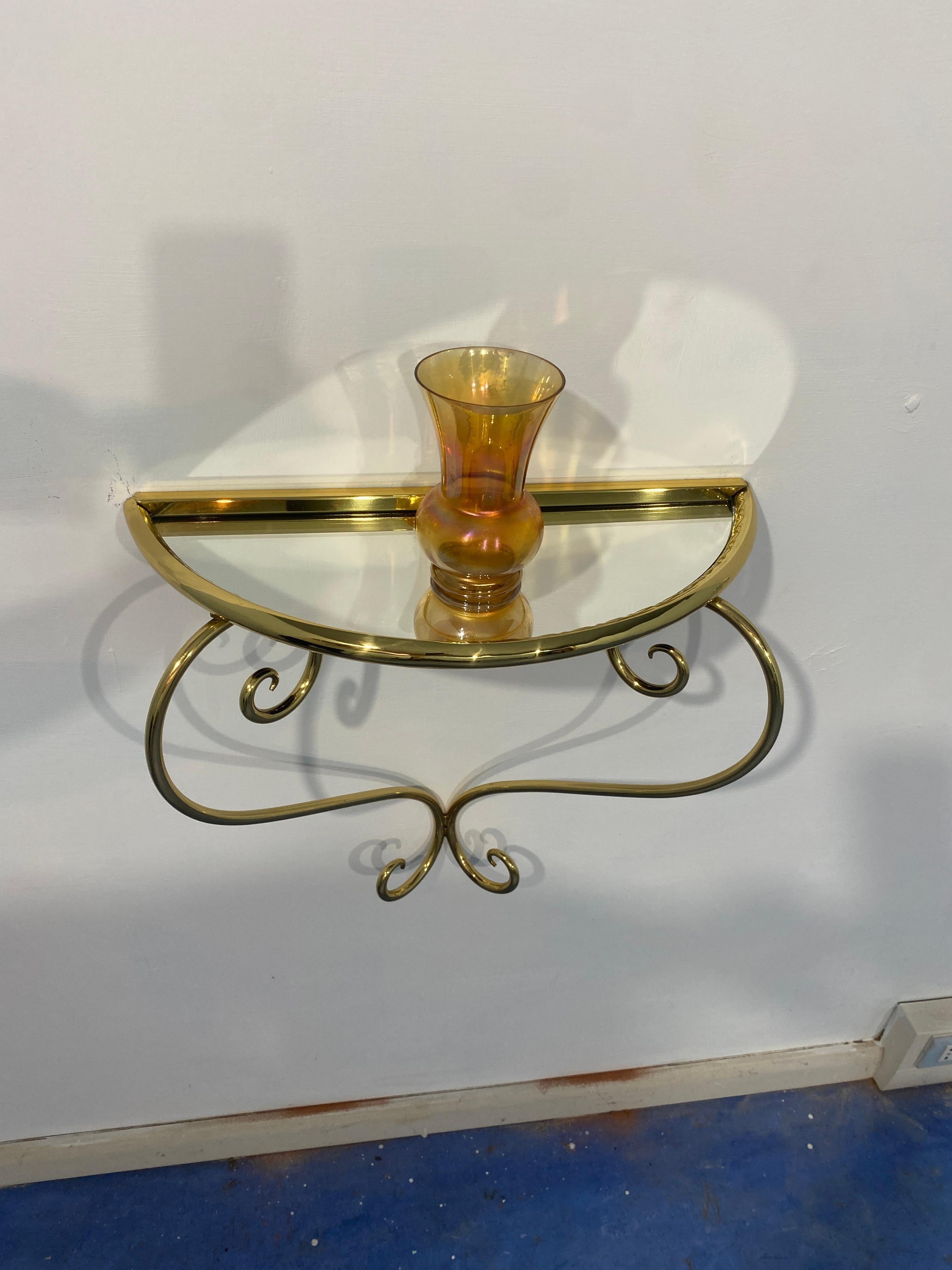 Ottone Console in ottone sospesa, comodini, set di due, anni '50 in vendita