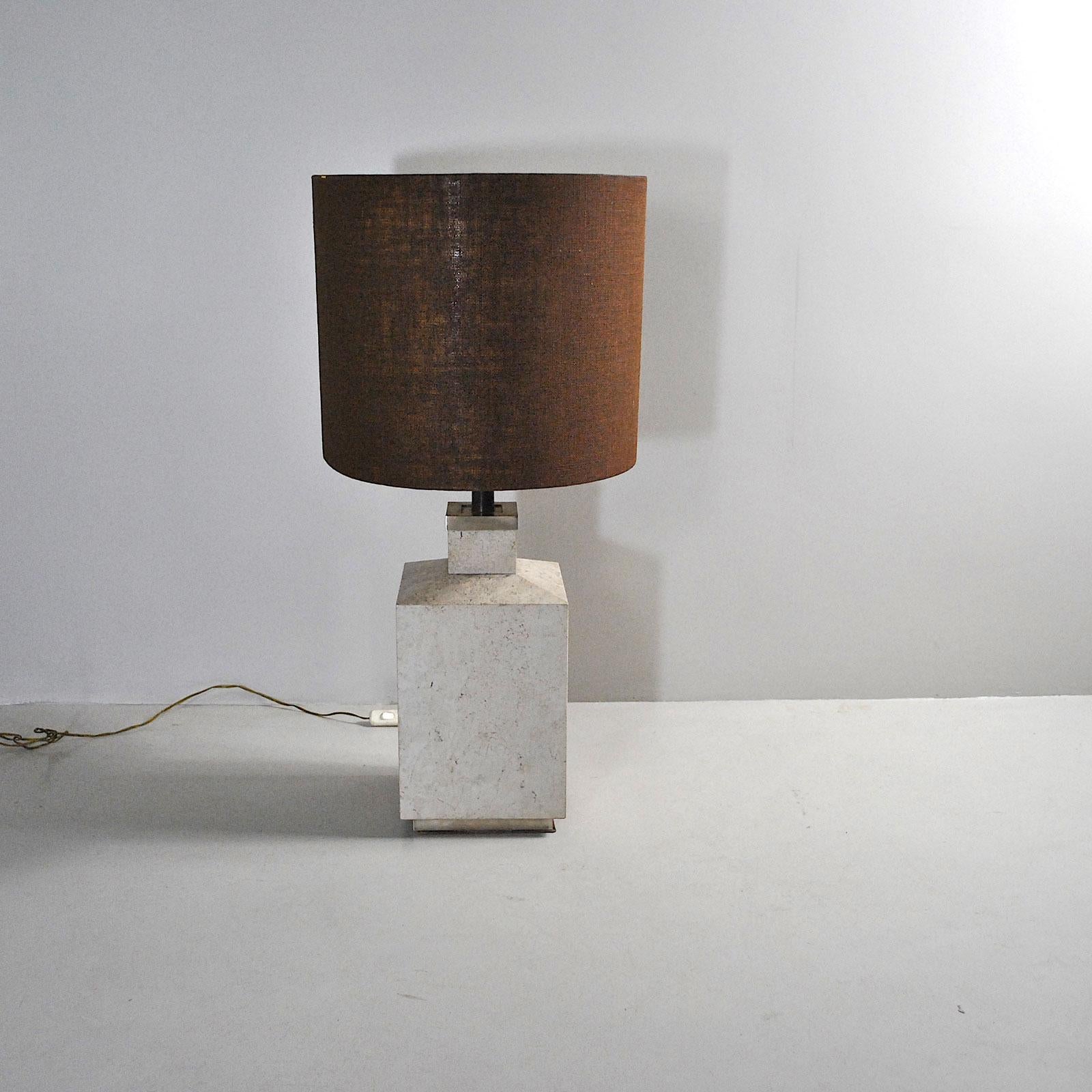 Italienische Mid-Century-Tischlampe in Form der 1970er Jahre im Zustand „Gut“ im Angebot in bari, IT
