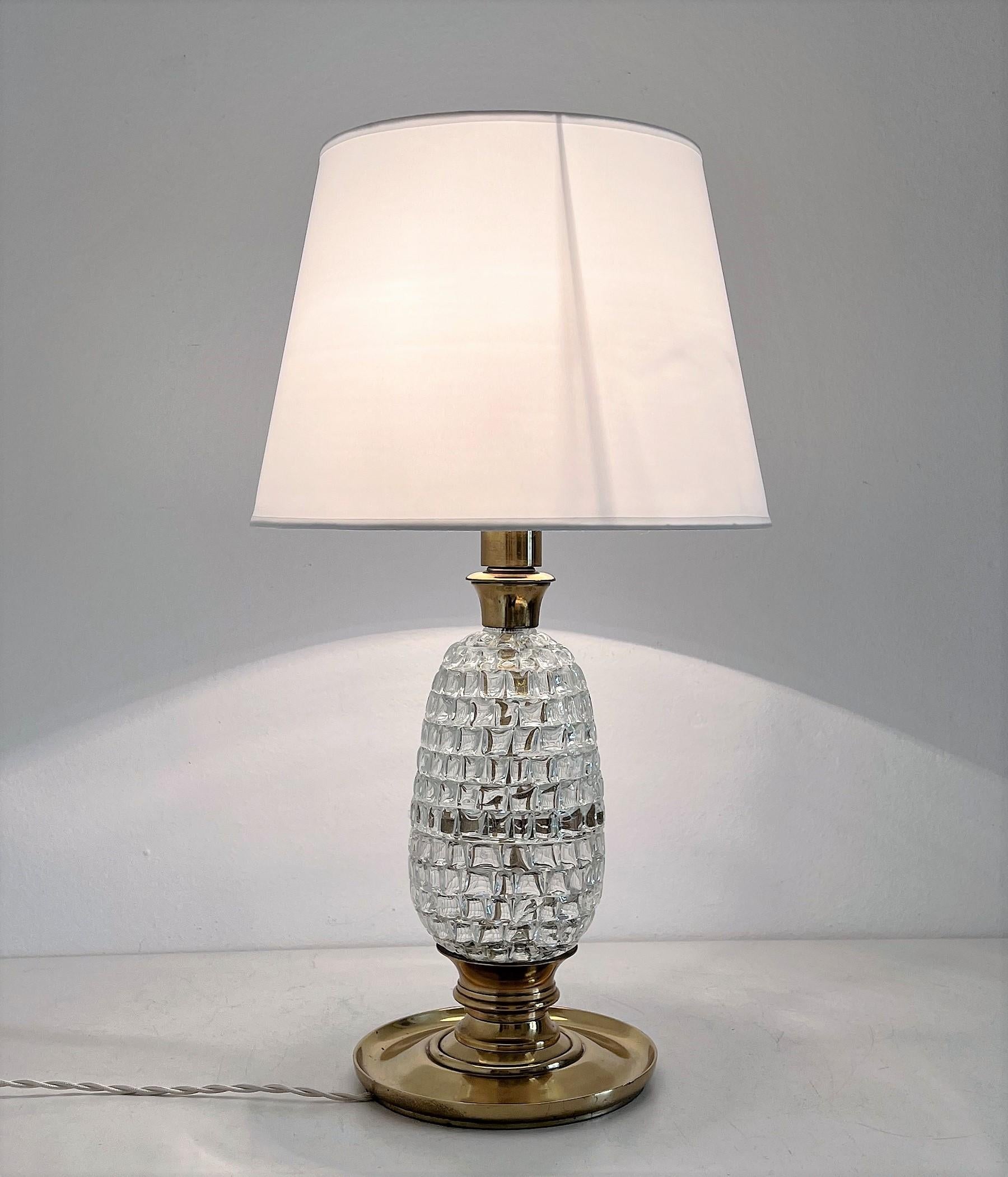 Italian Mid-Century Table Lamp with Brass and Creased Murano Glass Body, 1960s For Sale 5