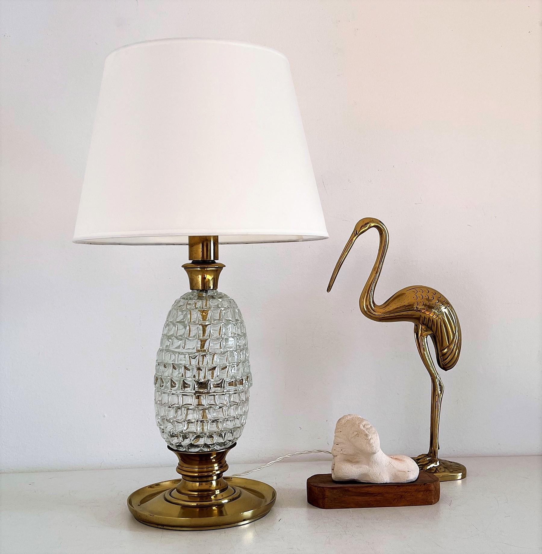 Gorgeous table lamp of great quality made in Italy in the mid-century.
Reminds very much to glass design from Carlo Scarpa for Venini.
The lamps base is made of solid brass with beautiful dark patina but still very shining.
The glass body is made of