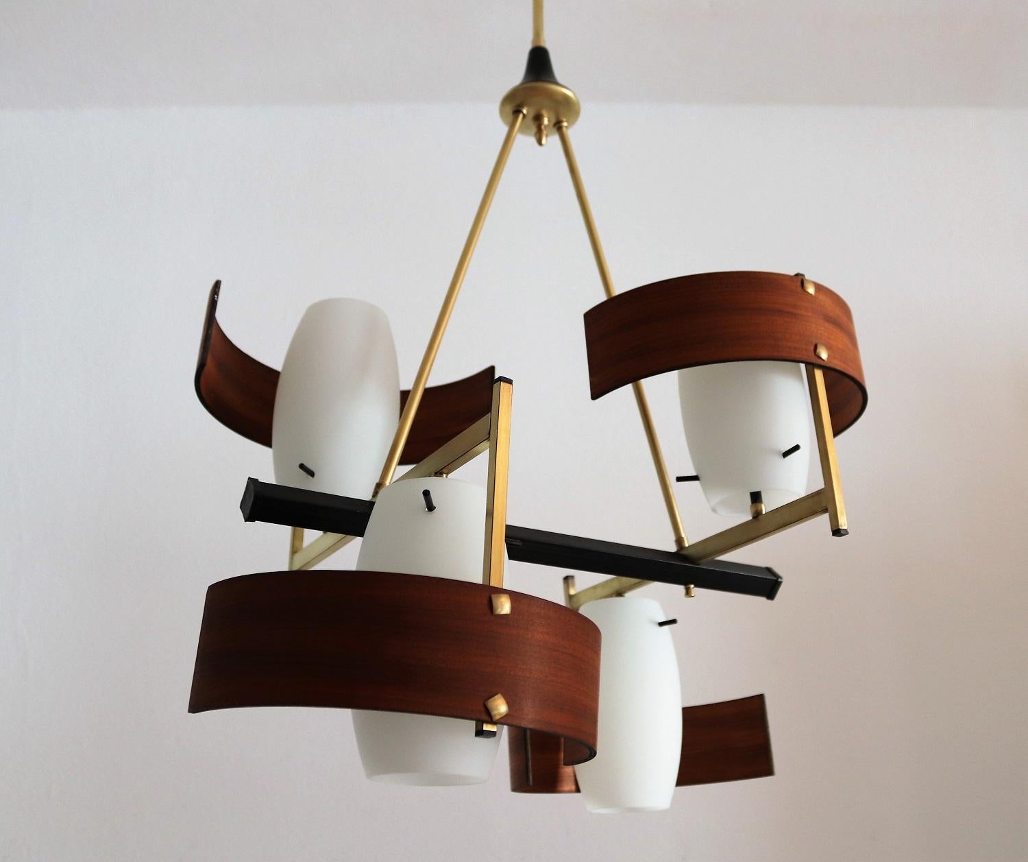 Italian Mid-Century Teak and Glass Chandelier by Sciolari, 1960s In Good Condition For Sale In Morazzone, Varese