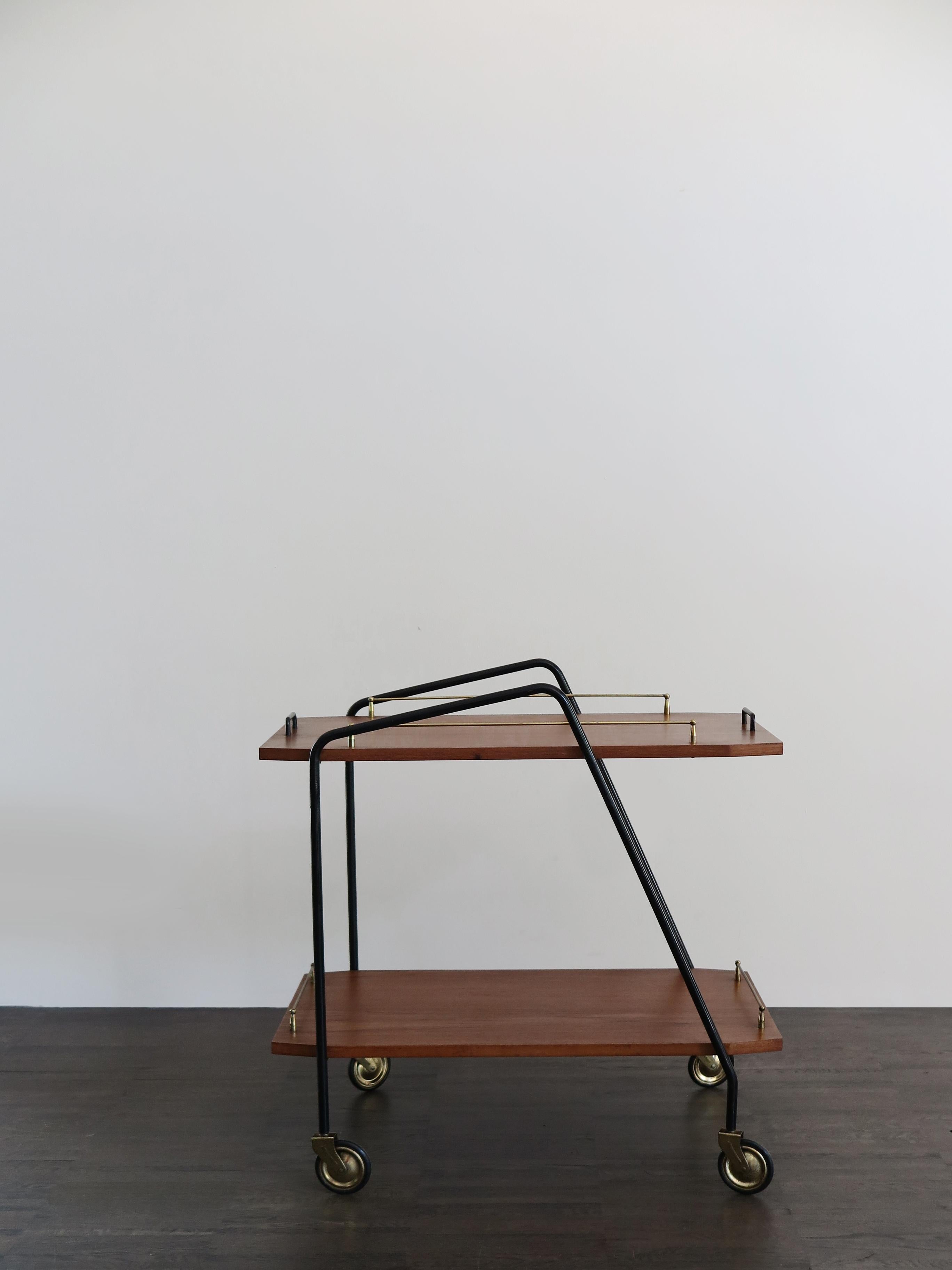 Italian Mid-Century Modern design food trolley with two shelves in teak wood and structure in painted metal with brass details, 1950s
Please note that the item is original of the period and this shows normal signs of age and use.