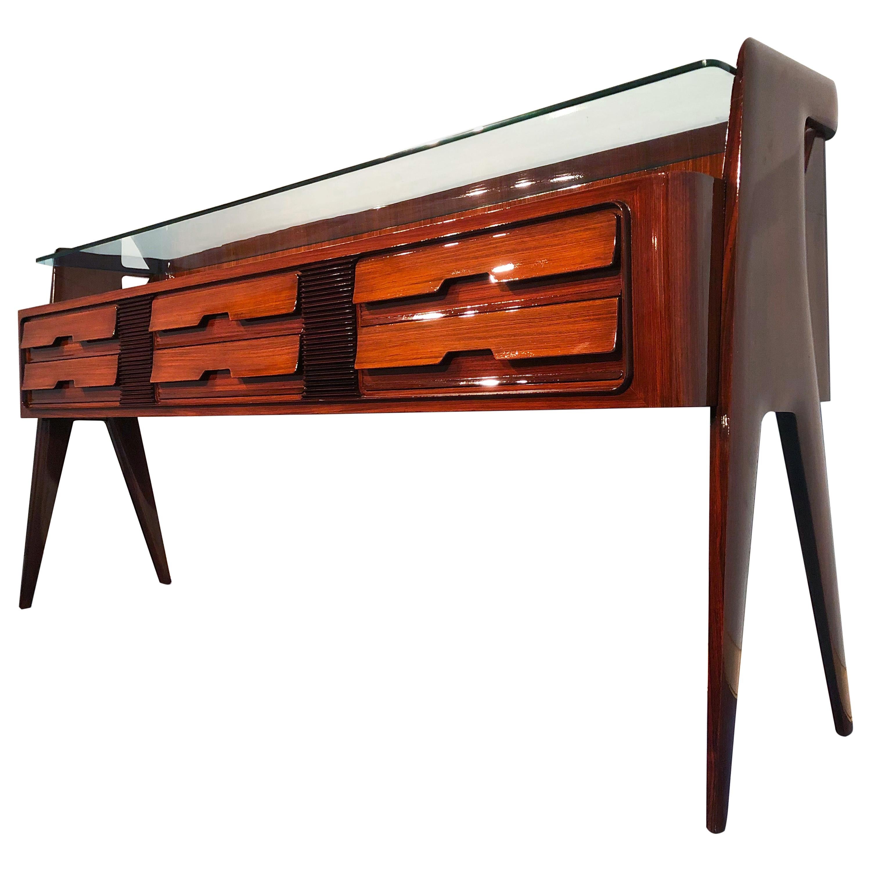 Italian midcentury teak sideboard by Vittorio and Plinio Dassi. The refined design of this piece can be seen in many details, for example, the jutting line of the drawers, the sections with a horizontal line (grissinatura) that divide them, the