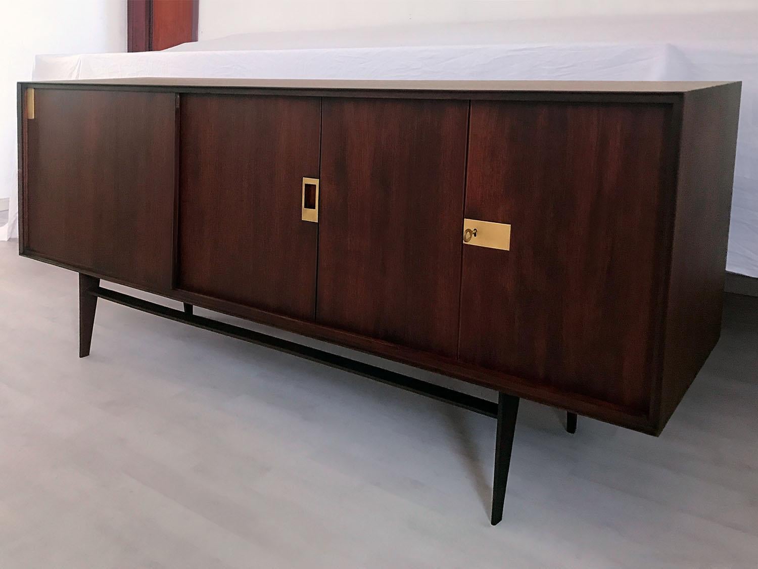 Italian Midcentury Teakwood Sideboard by Vittorio Dassi, 1950s In Good Condition In Traversetolo, IT