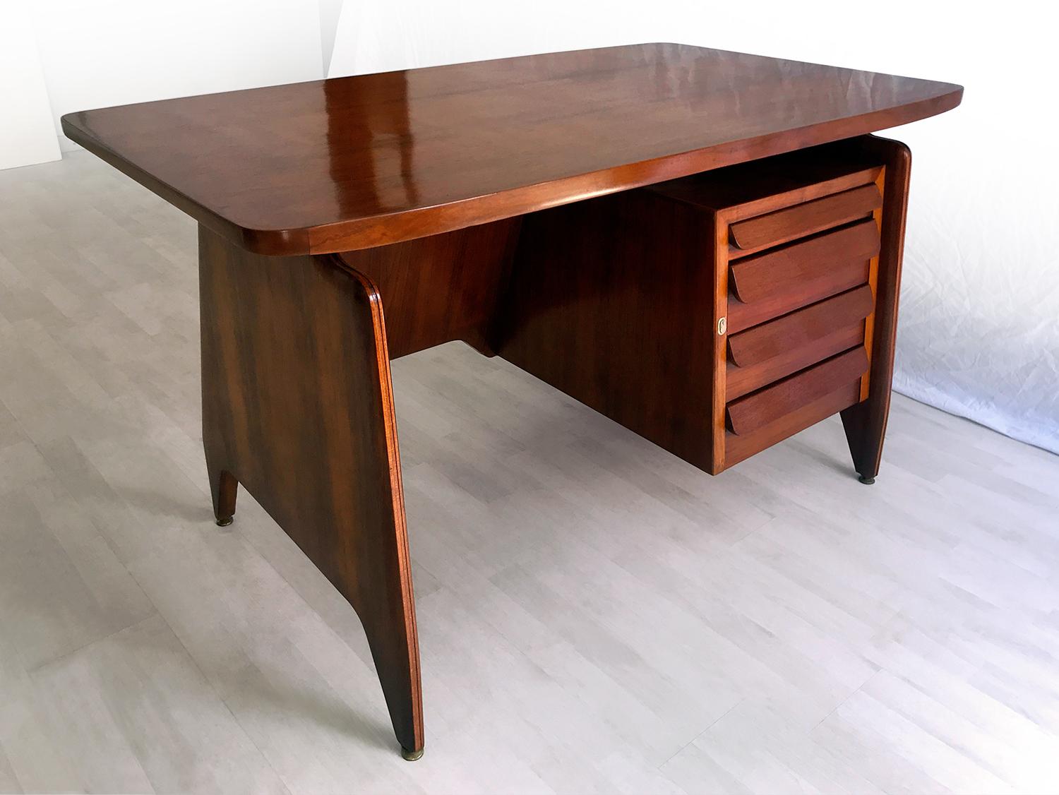 Stylish writing desk well designed by Vittorio Dassi in the 1950s as expression of Gio Ponti, fruit of their collaboration during 1950s and 1960s.
The structure is made of teakwood, finished with brass feet, and provided with four drawers