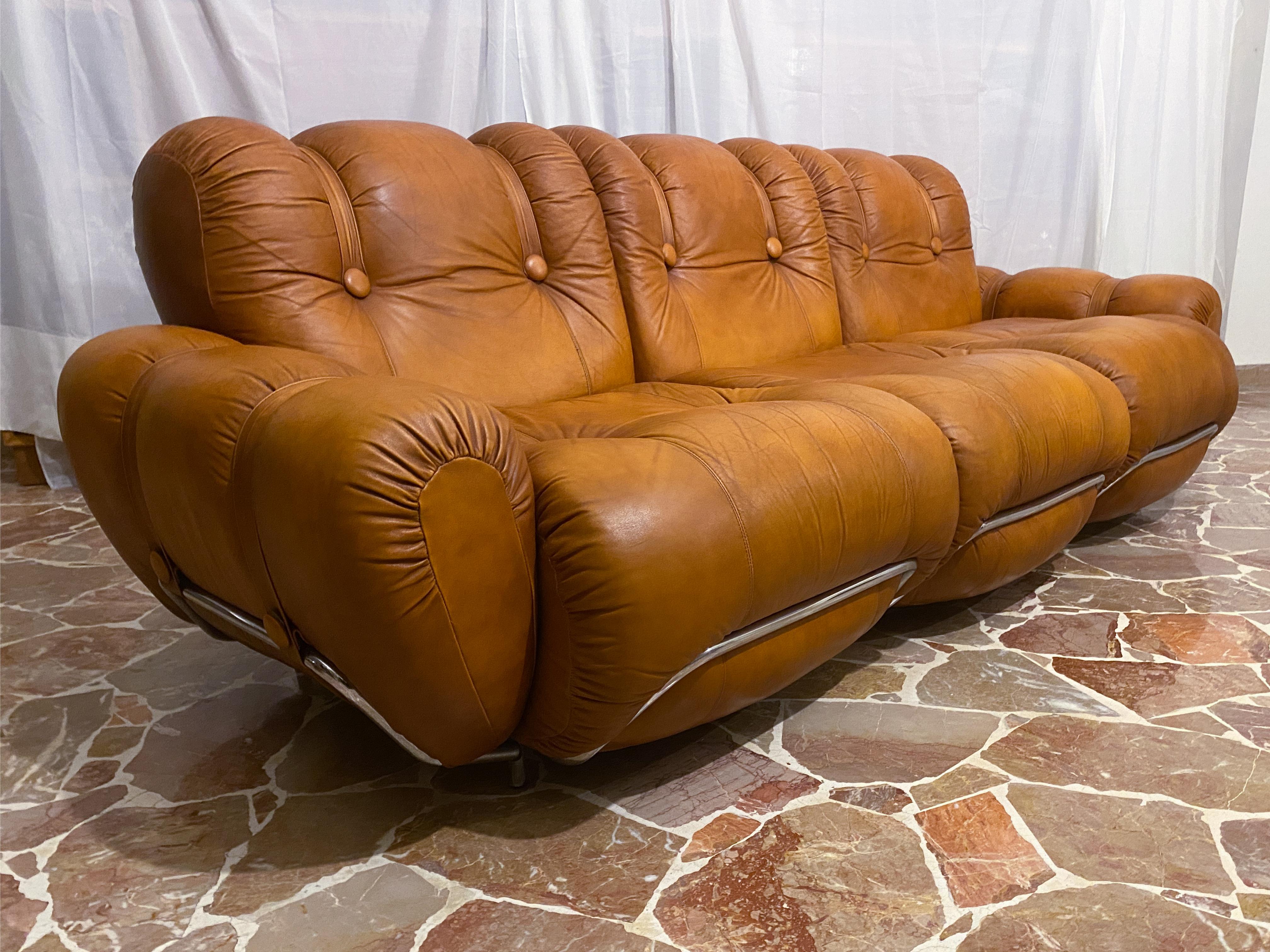 Italian Midcentury Three-Seater Natural Leather Space Age Sofa, 1970s For Sale 2